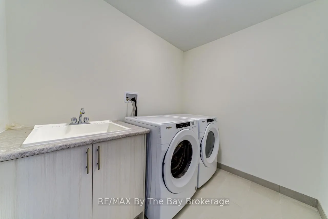 Photo 32 of 8 Federica Crescent, Wasaga Beach — HOMEH