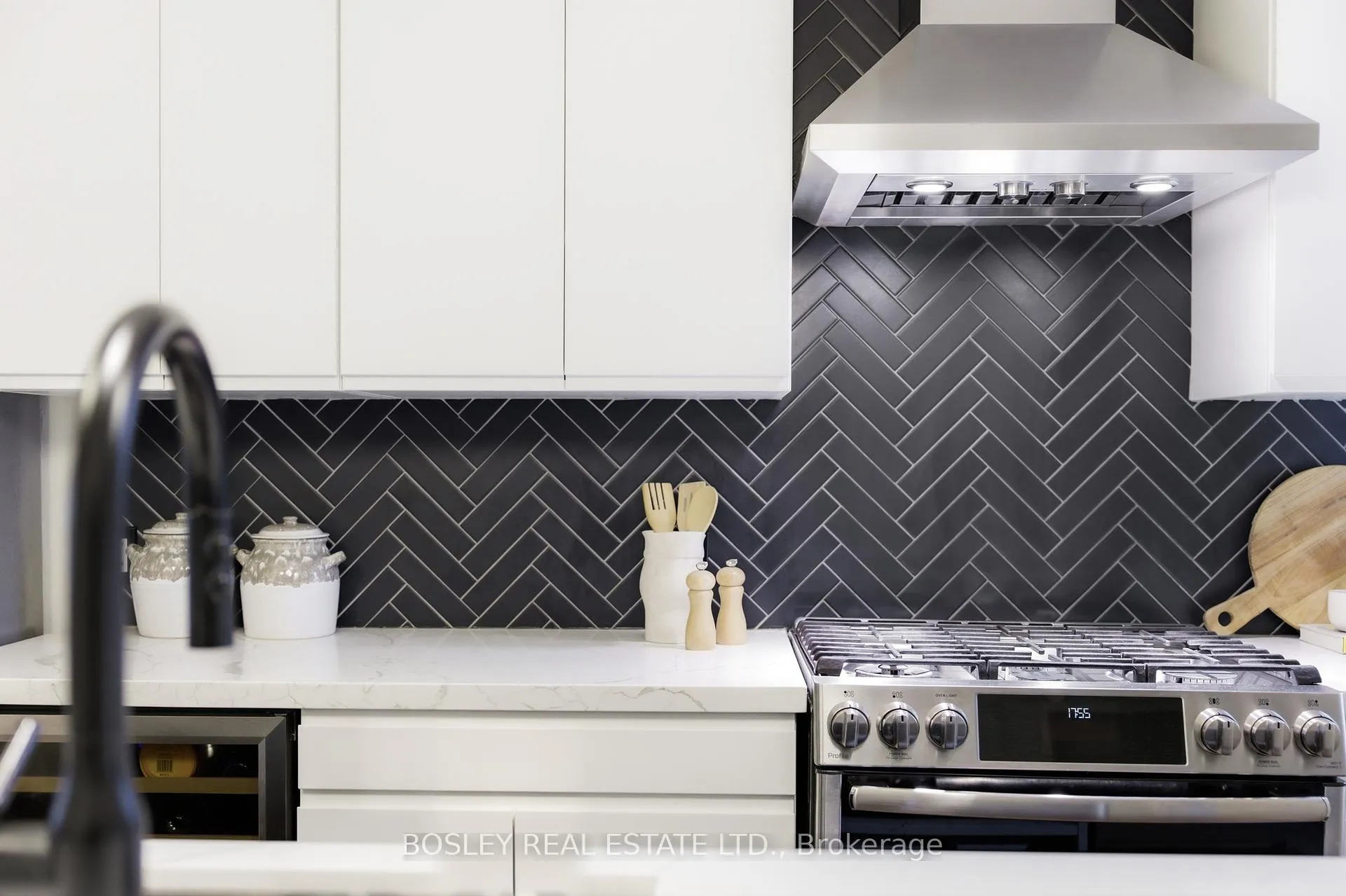 Photo 13 of 118 Mountjoy Avenue, Toronto, Greenwood-Coxwell — HOMEH