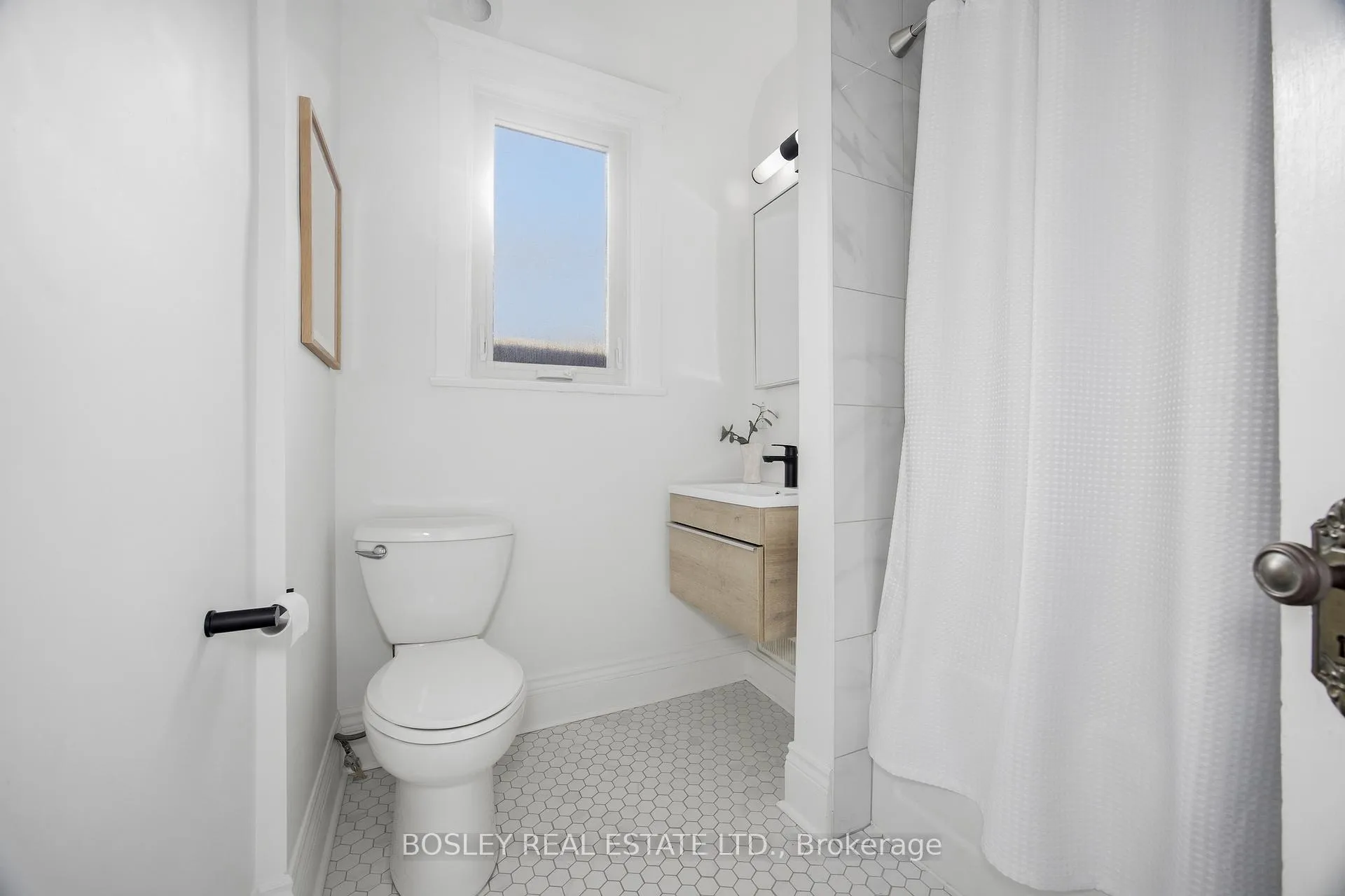 Photo 17 of 118 Mountjoy Avenue, Toronto, Greenwood-Coxwell — HOMEH