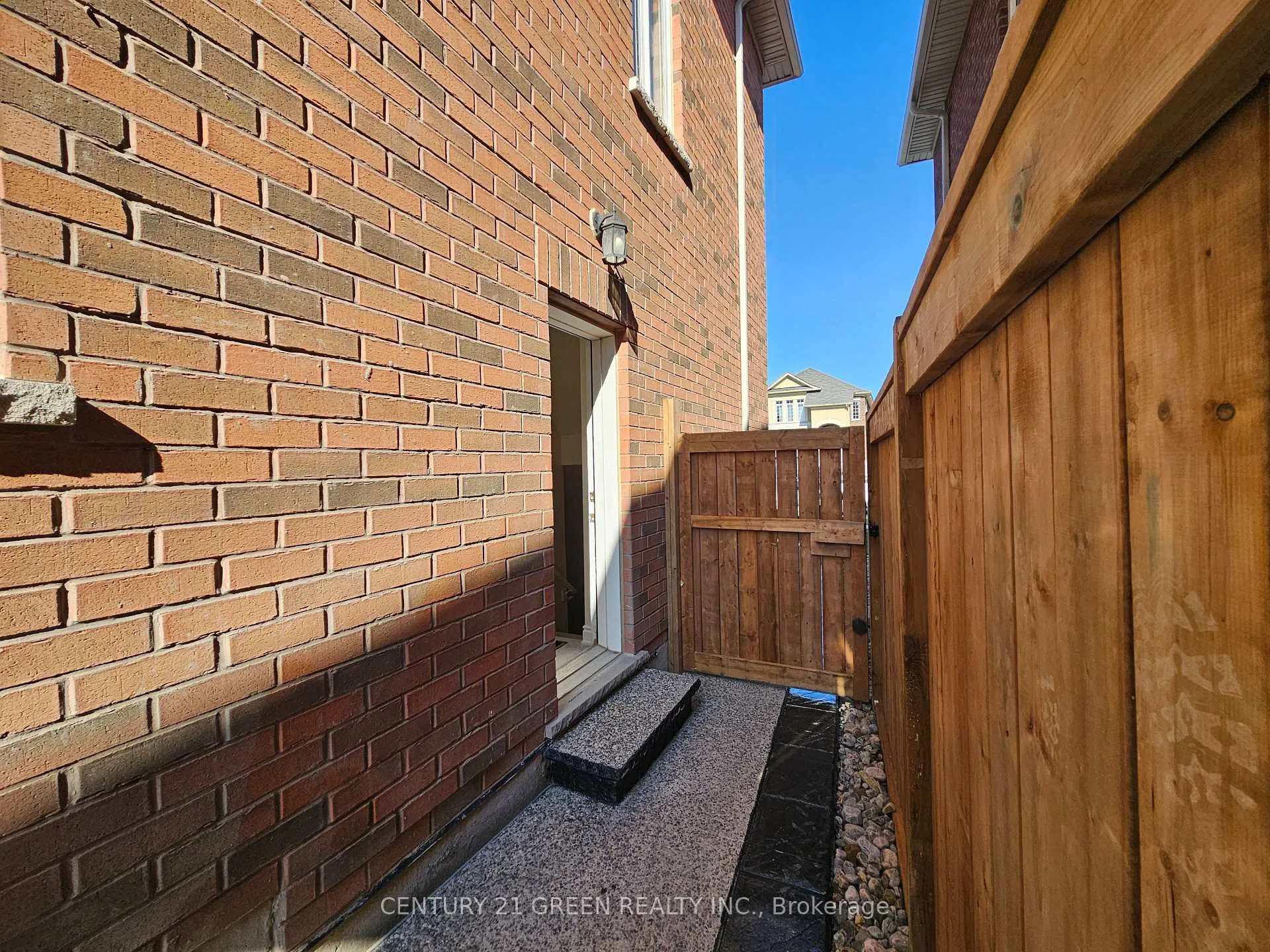 Photo 2 of Unit Bsmt, 15172 Danby Road, Halton Hills, Georgetown — HOMEH