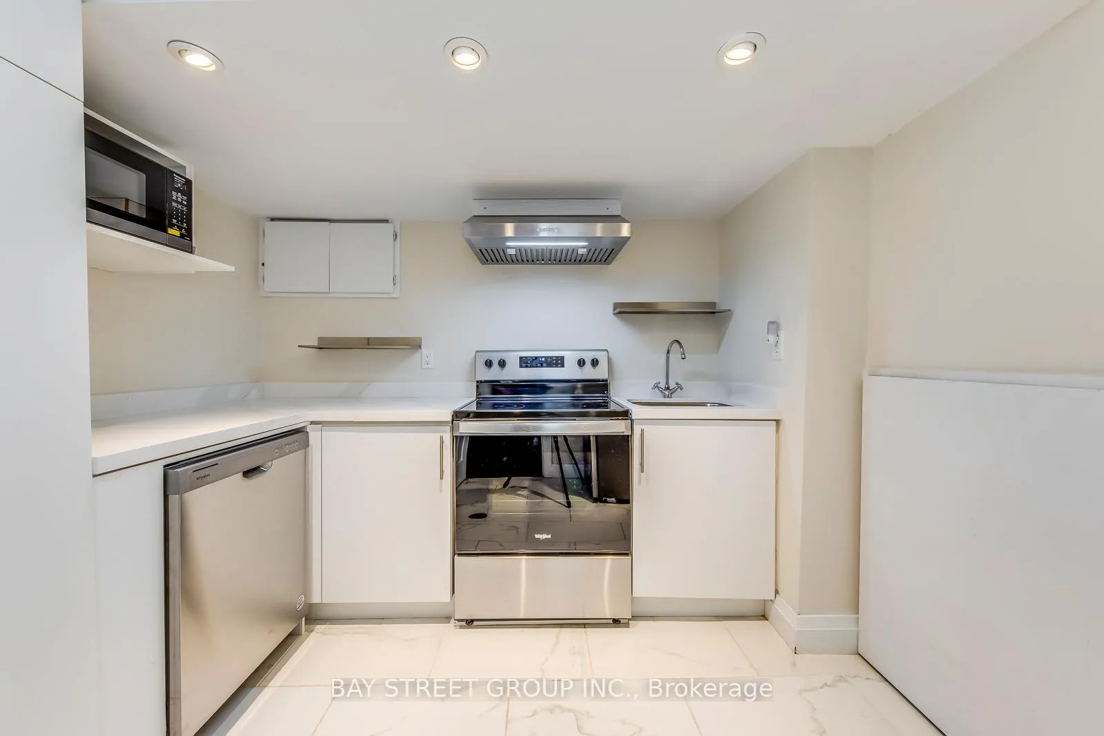 Photo 3 of 4351 Dublin Crescent, Burlington, Shoreacres — HOMEH