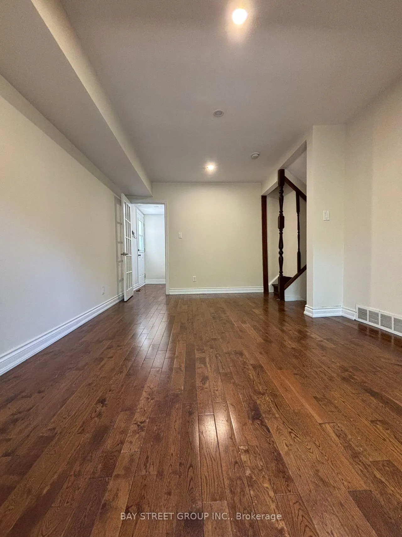 Photo 5 of 4351 Dublin Crescent, Burlington, Shoreacres — HOMEH