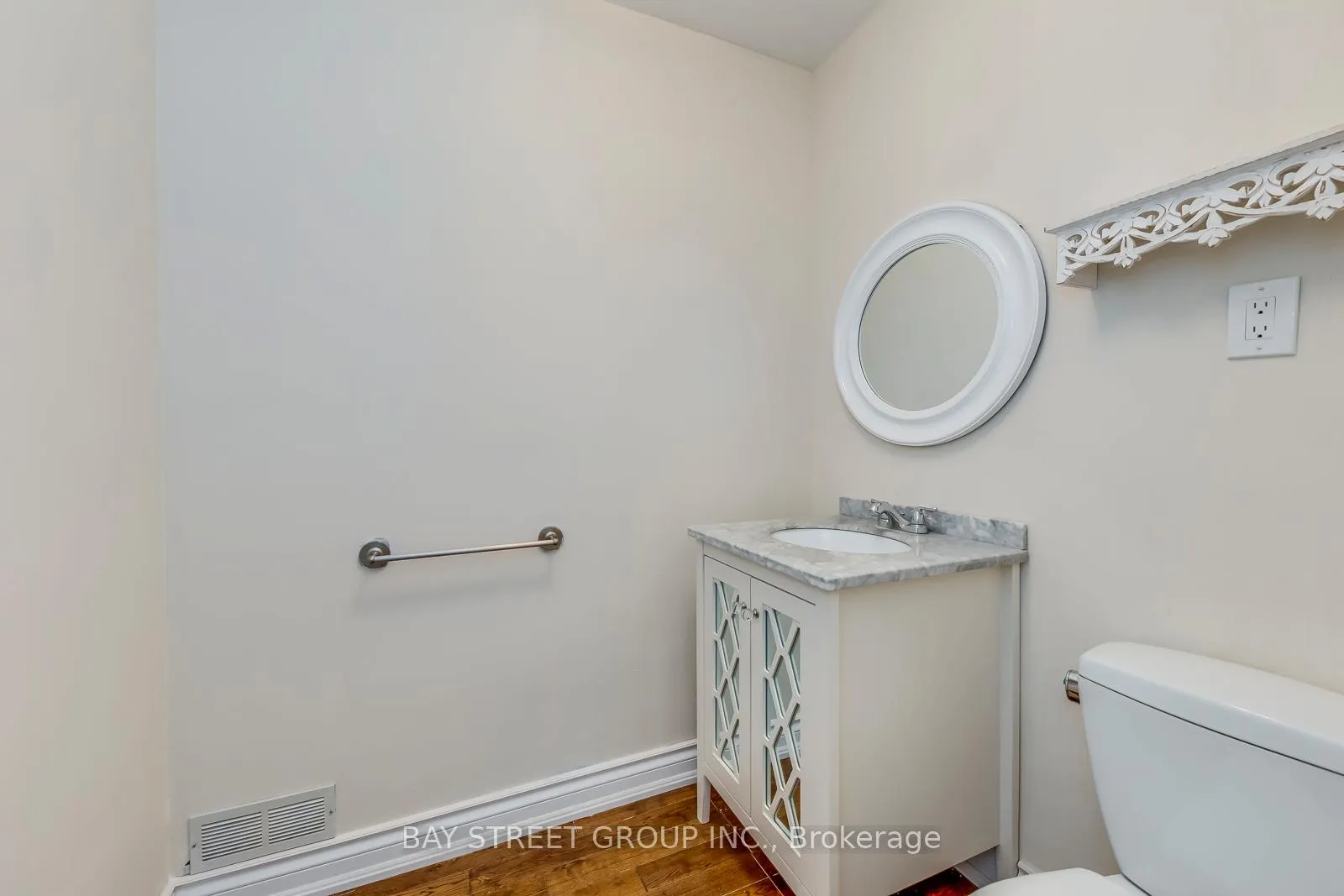 Photo 6 of 4351 Dublin Crescent, Burlington, Shoreacres — HOMEH