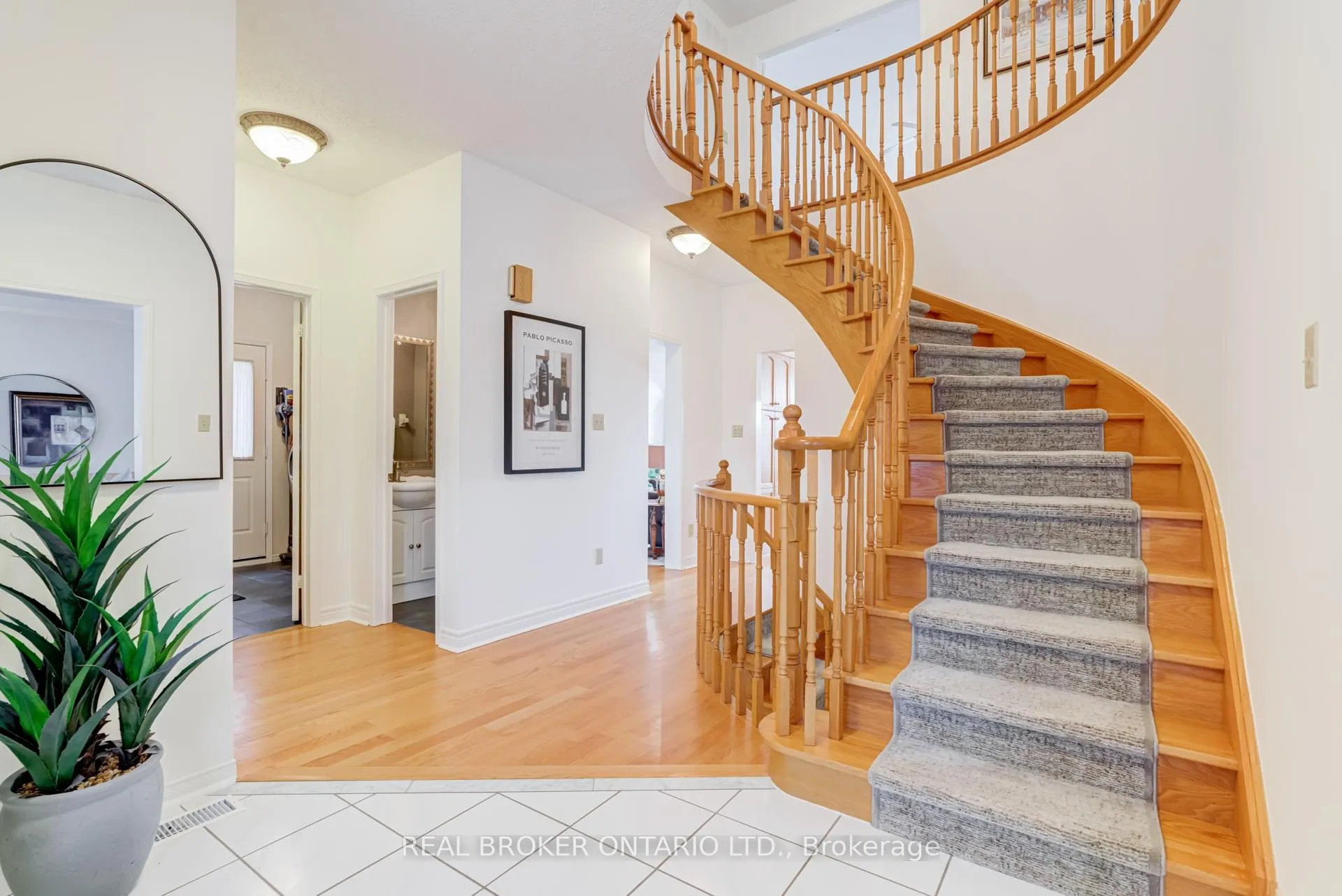 Photo 2 of 886 Darwin Drive, Pickering, Dunbarton — HOMEH