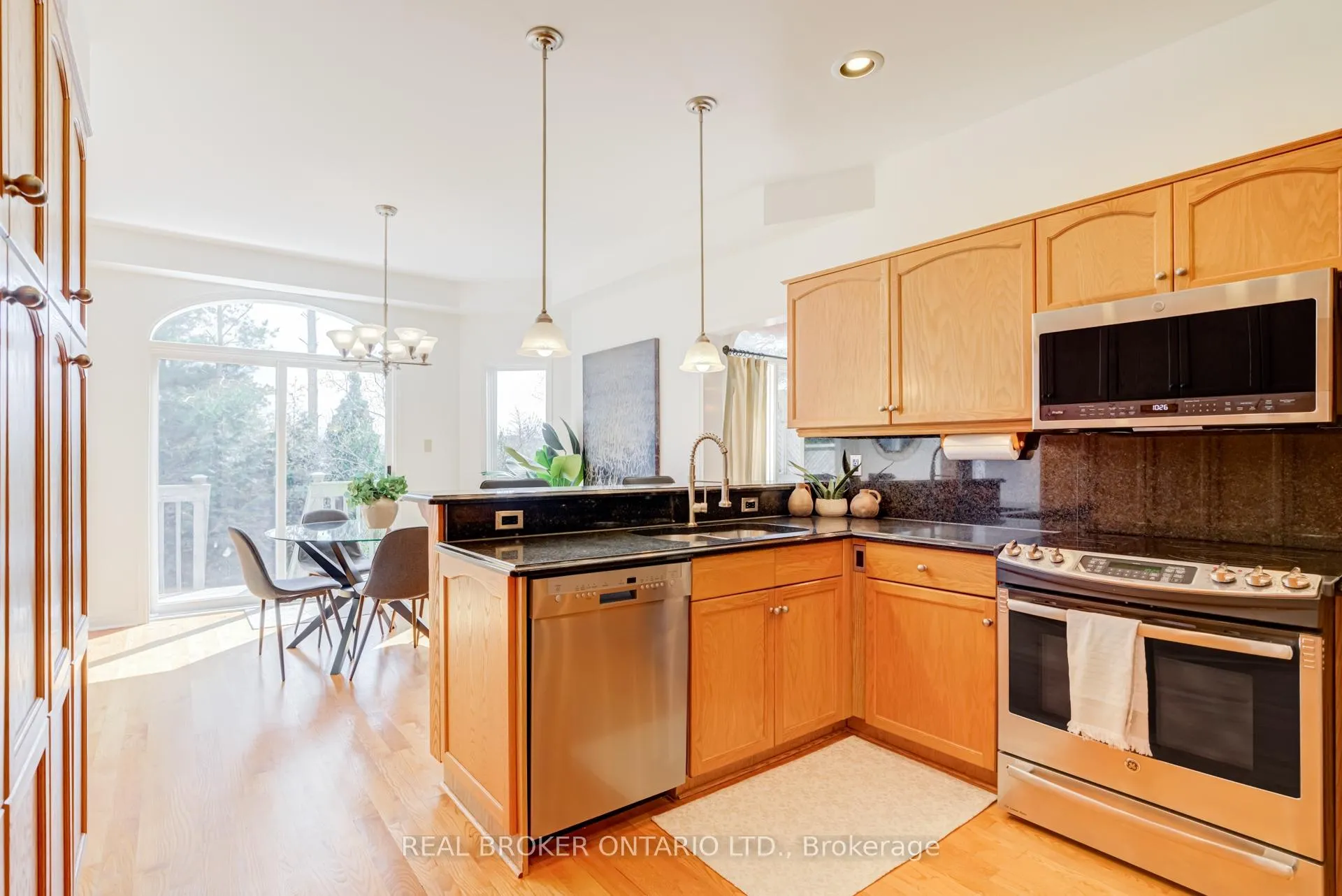 Photo 8 of 886 Darwin Drive, Pickering, Dunbarton — HOMEH