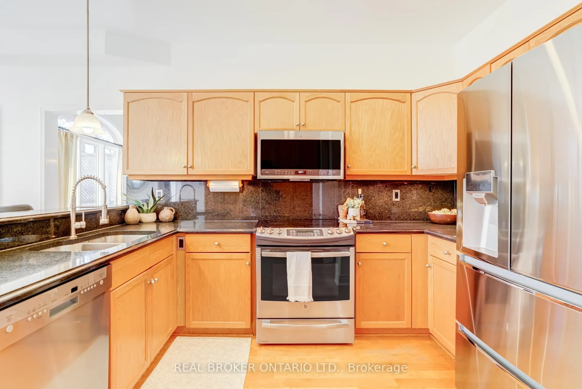 Photo 9 of 886 Darwin Drive, Pickering, Dunbarton — HOMEH
