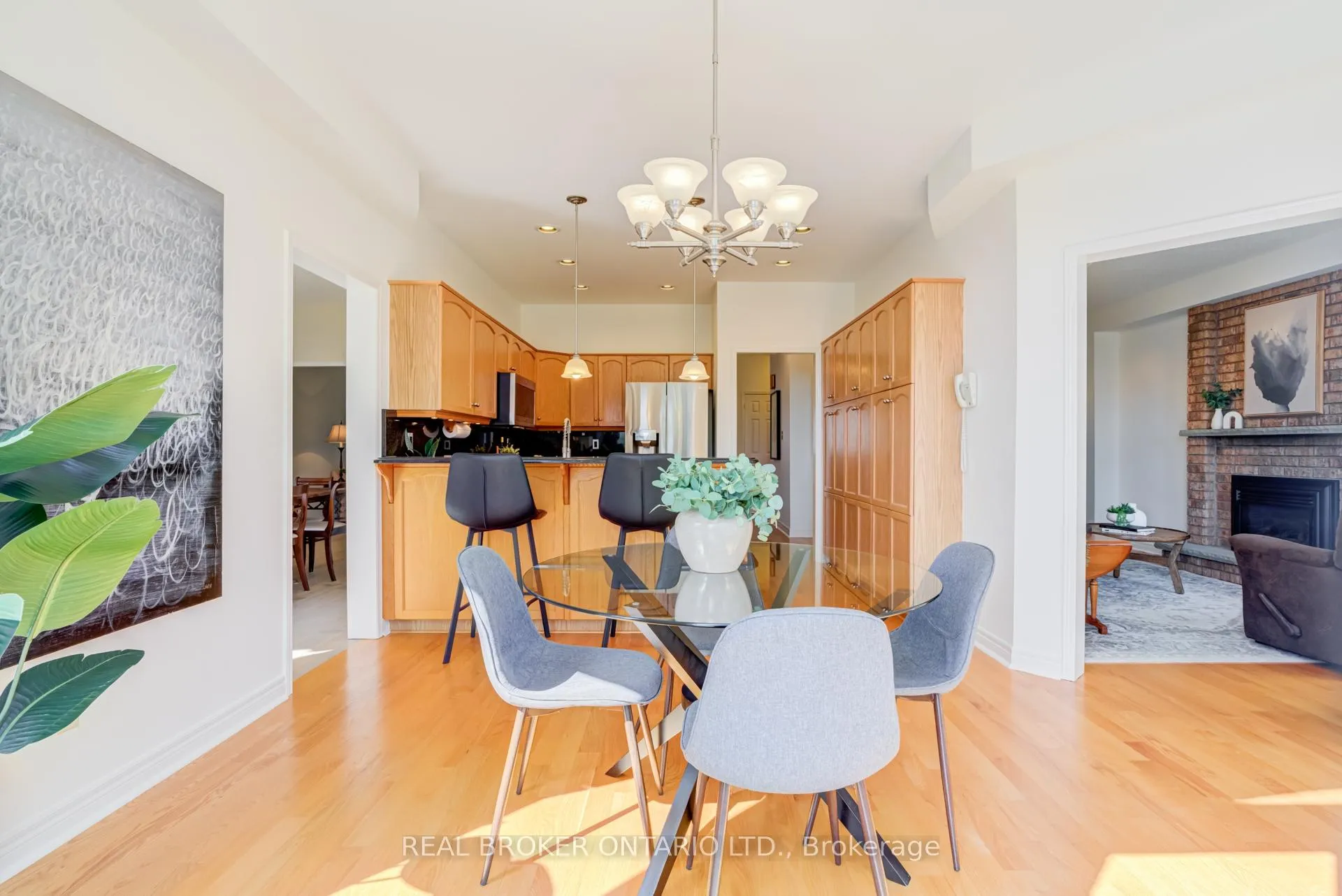 Photo 13 of 886 Darwin Drive, Pickering, Dunbarton — HOMEH