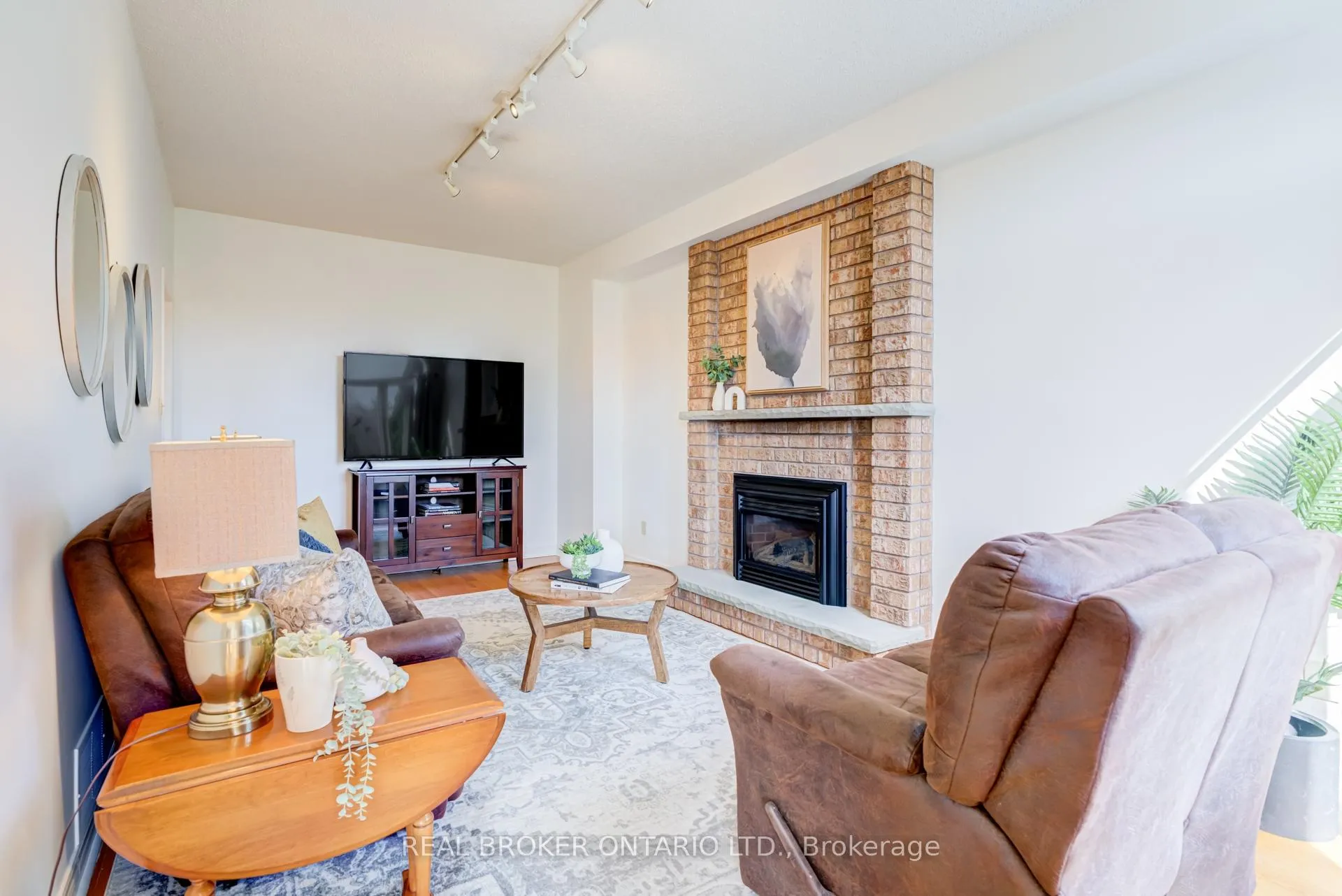 Photo 14 of 886 Darwin Drive, Pickering, Dunbarton — HOMEH