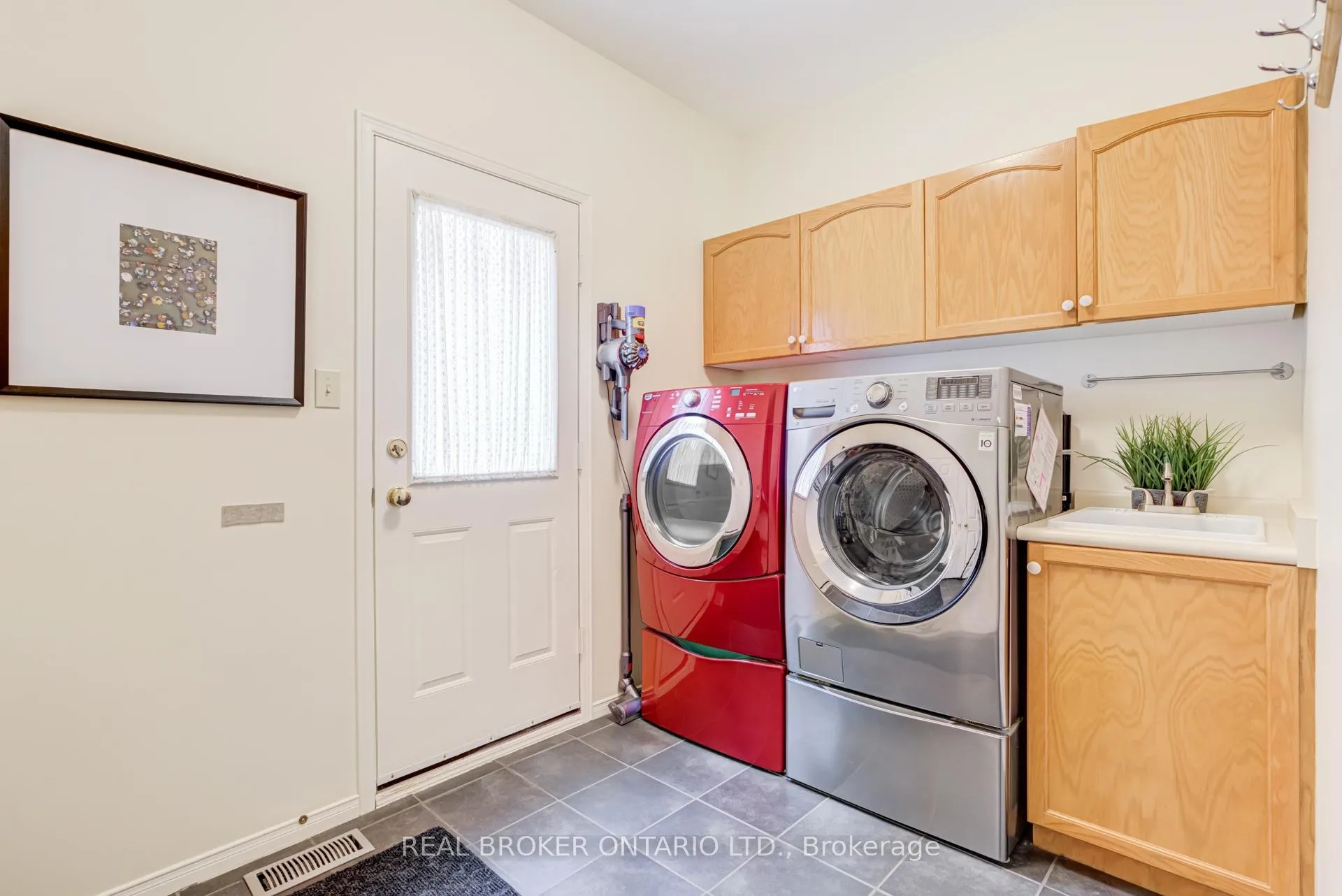 Photo 17 of 886 Darwin Drive, Pickering, Dunbarton — HOMEH