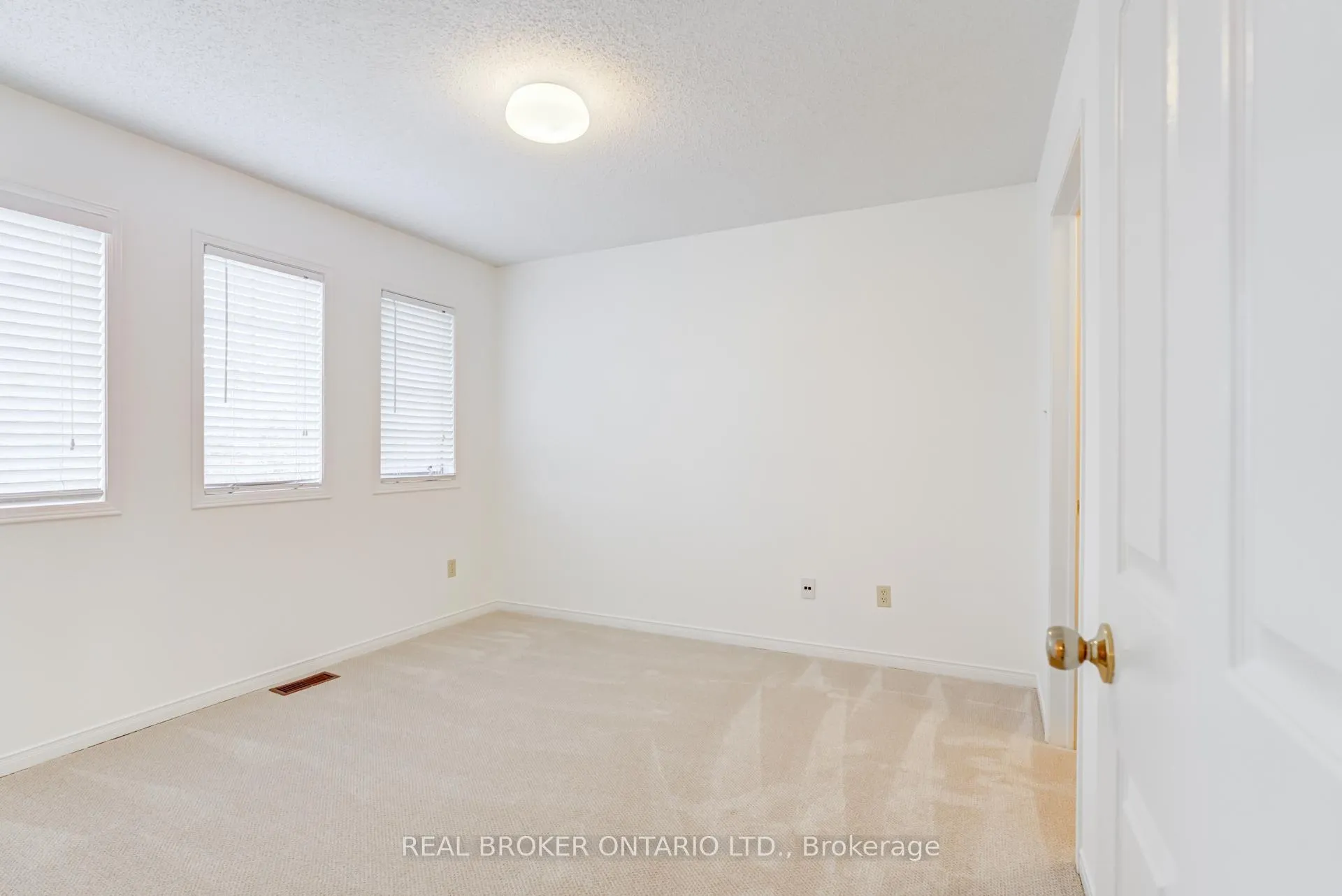 Photo 27 of 886 Darwin Drive, Pickering, Dunbarton — HOMEH