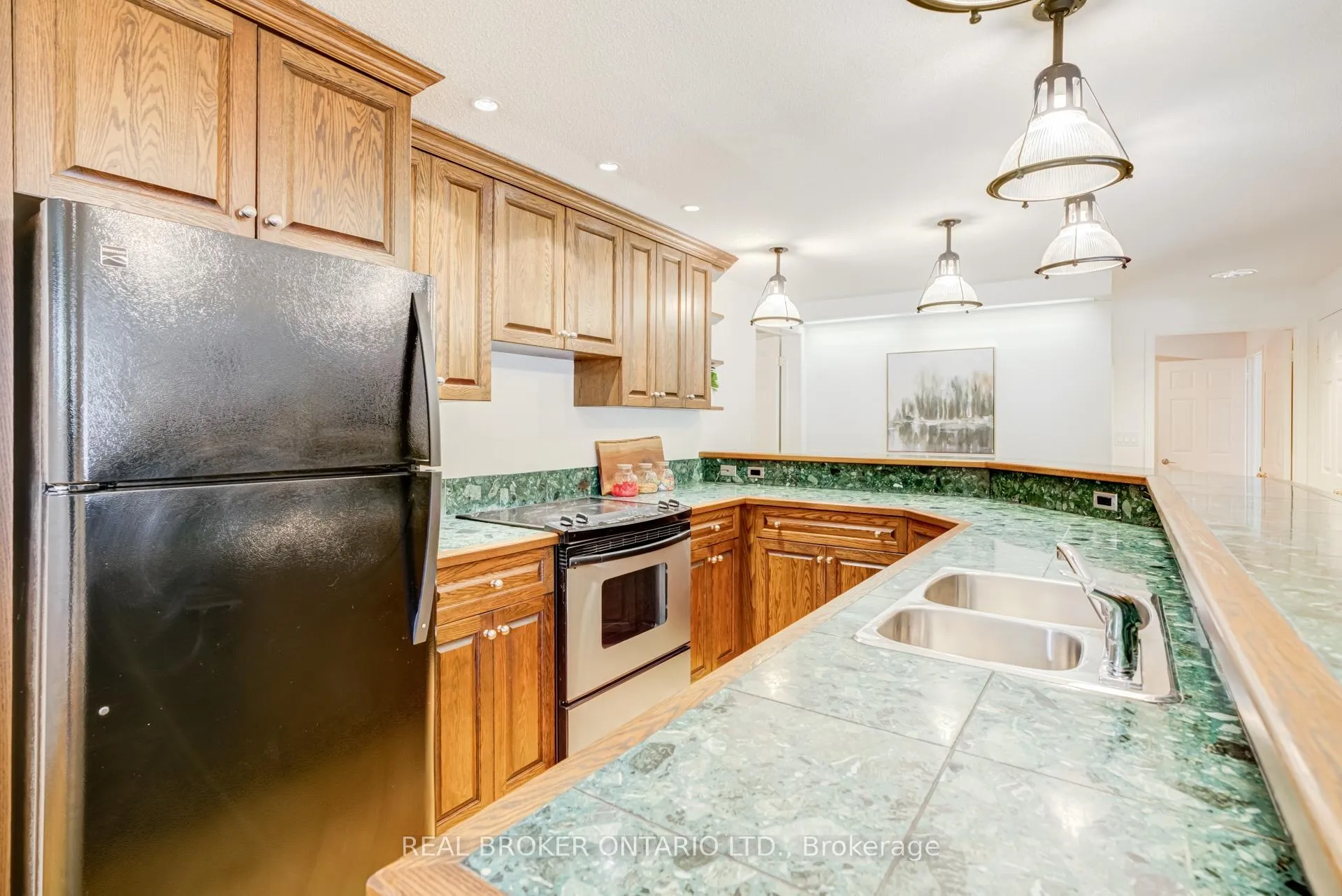 Photo 35 of 886 Darwin Drive, Pickering, Dunbarton — HOMEH