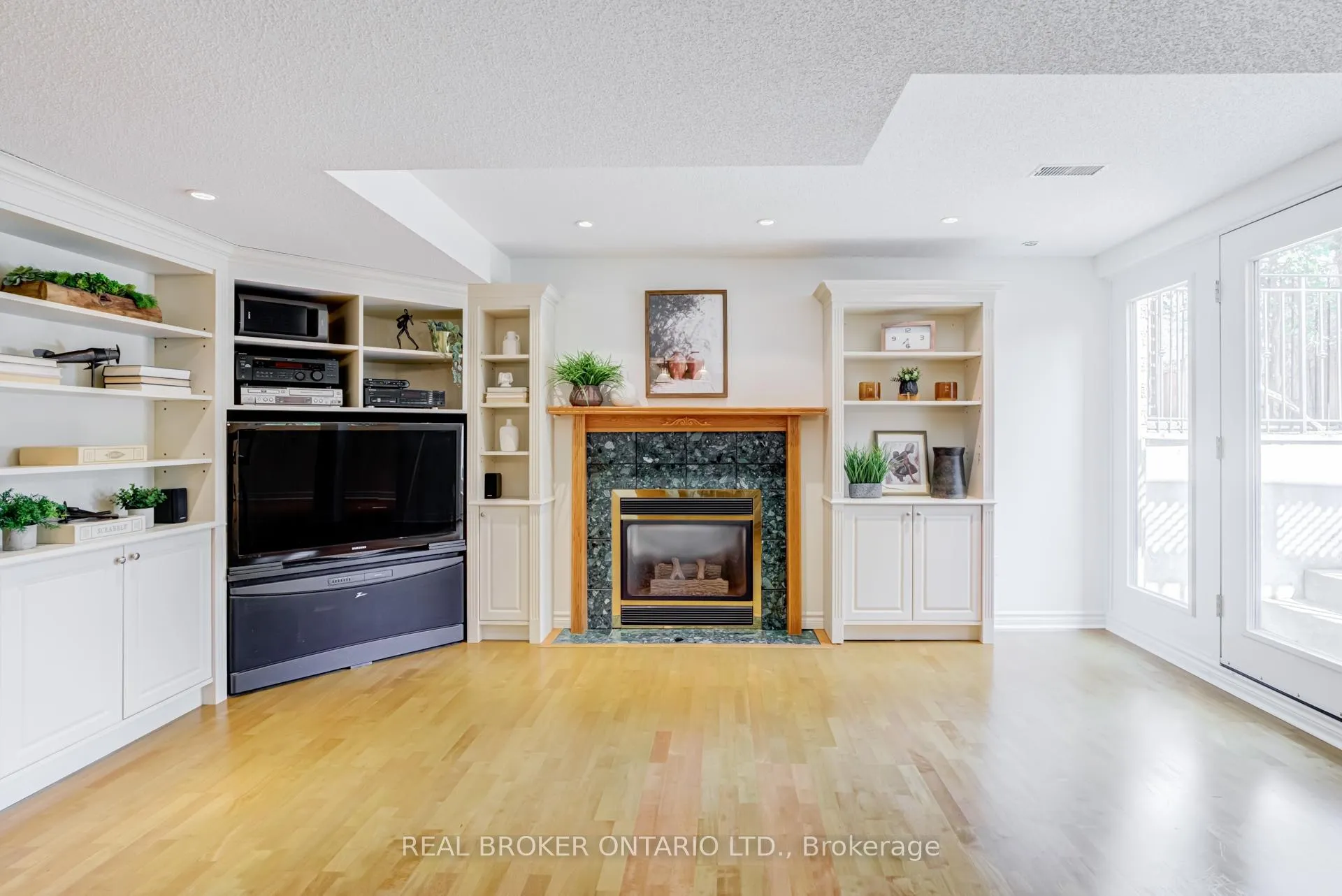 Photo 38 of 886 Darwin Drive, Pickering, Dunbarton — HOMEH