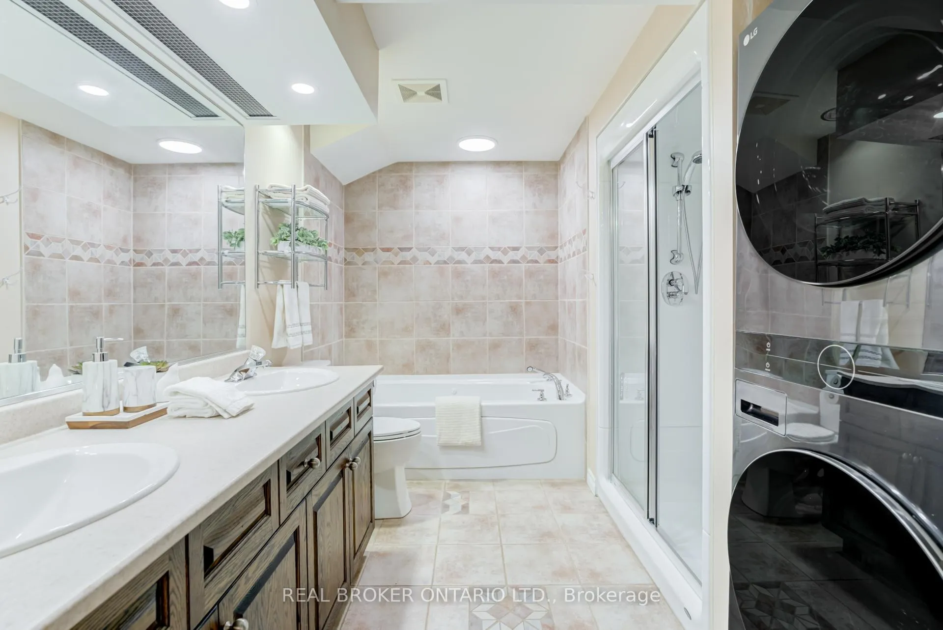 Photo 42 of 886 Darwin Drive, Pickering, Dunbarton — HOMEH