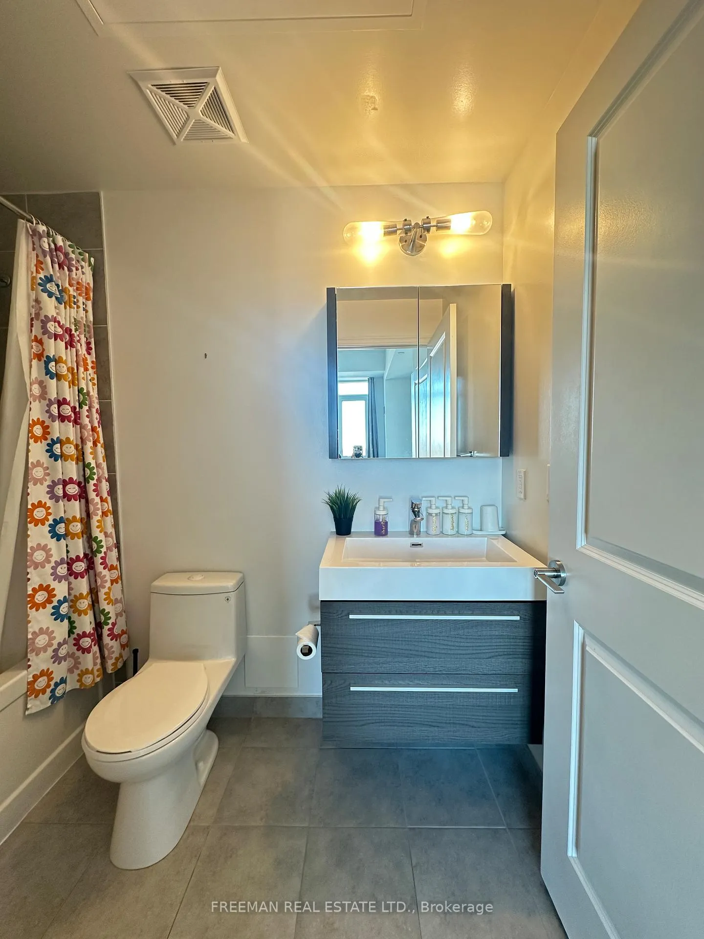 Photo 5 of Unit 703, 18 Rouge Valley Drive W, Markham, Unionville — HOMEH