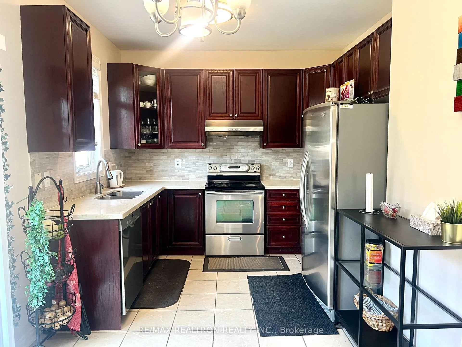 Photo 10 of 6 Mimosa Street, Markham, Wismer — HOMEH