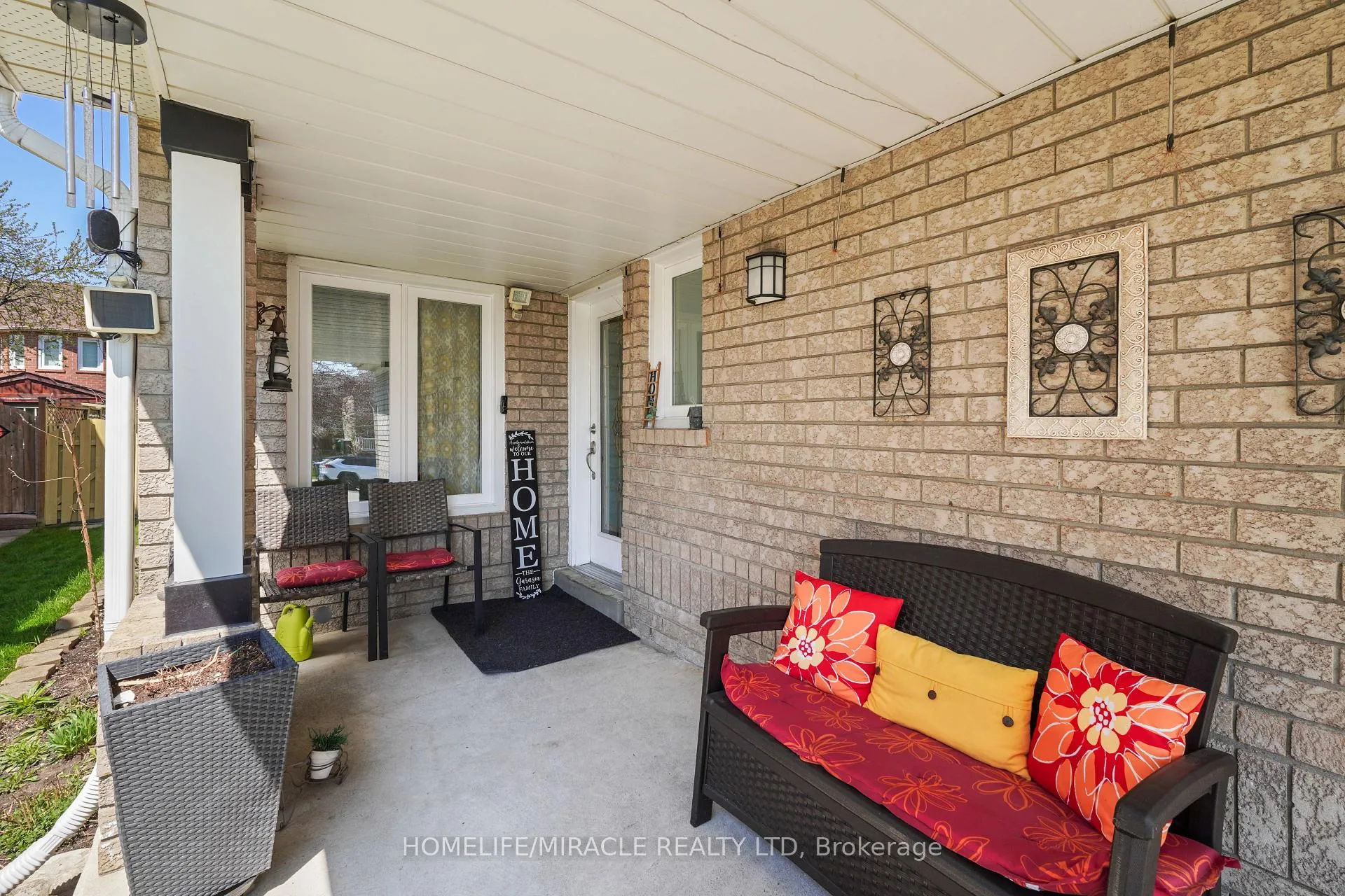 Photo 2 of 18 Prairie Rose Circle, Brampton, Sandringham-Wellington — HOMEH