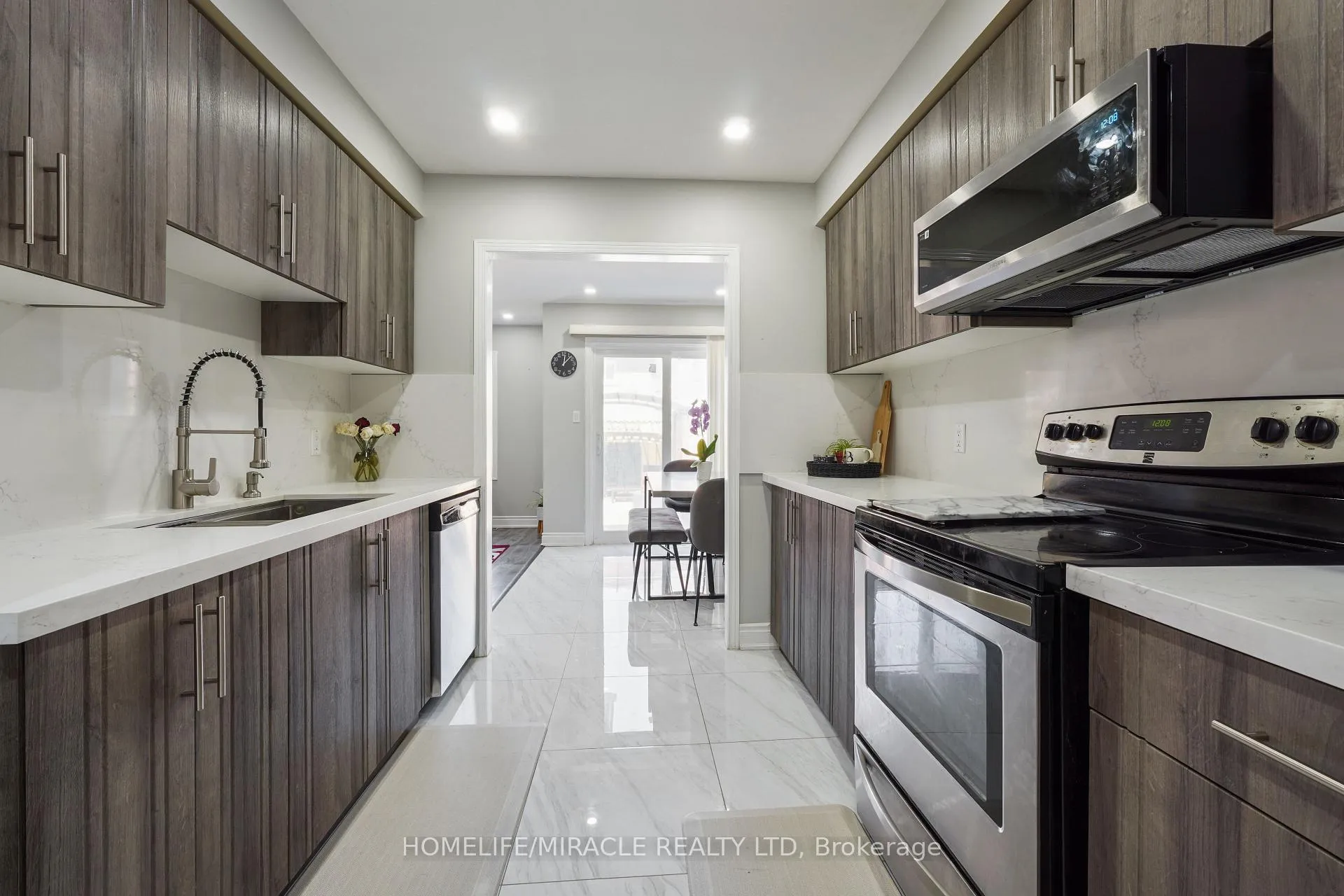 Photo 8 of 18 Prairie Rose Circle, Brampton, Sandringham-Wellington — HOMEH
