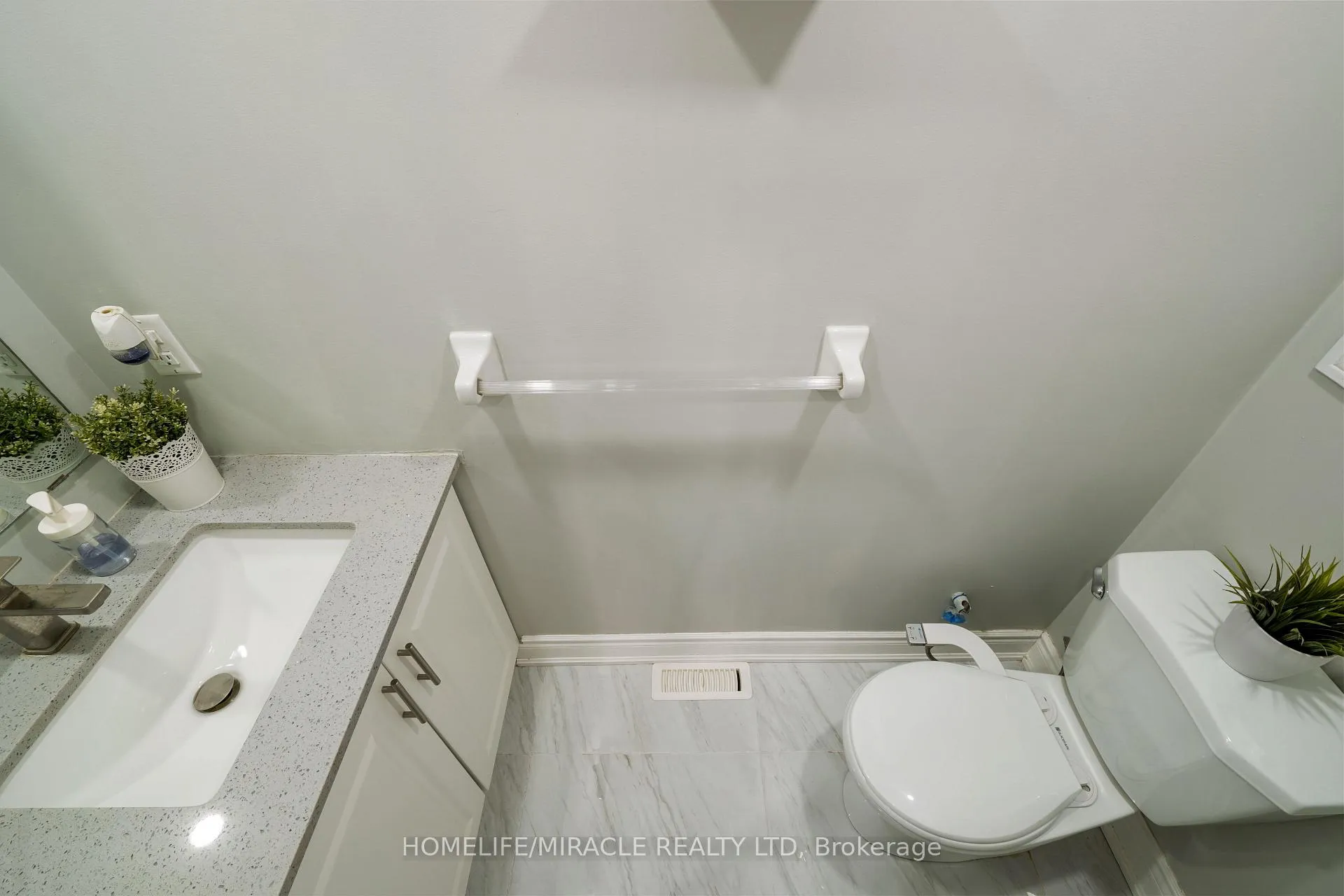 Photo 13 of 18 Prairie Rose Circle, Brampton, Sandringham-Wellington — HOMEH