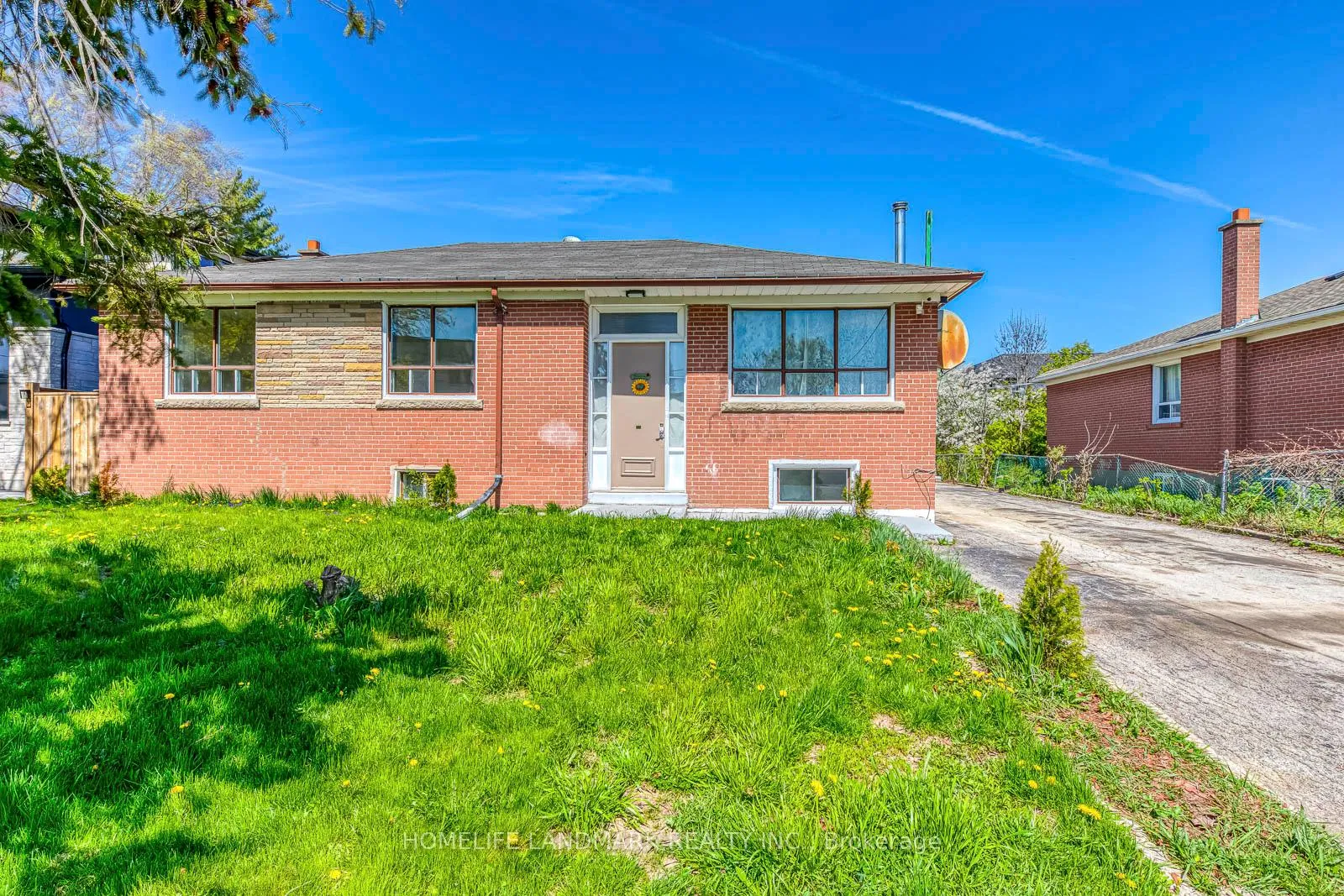 Photo 1 of 451 Sandmere Place, Oakville, West — HOMEH