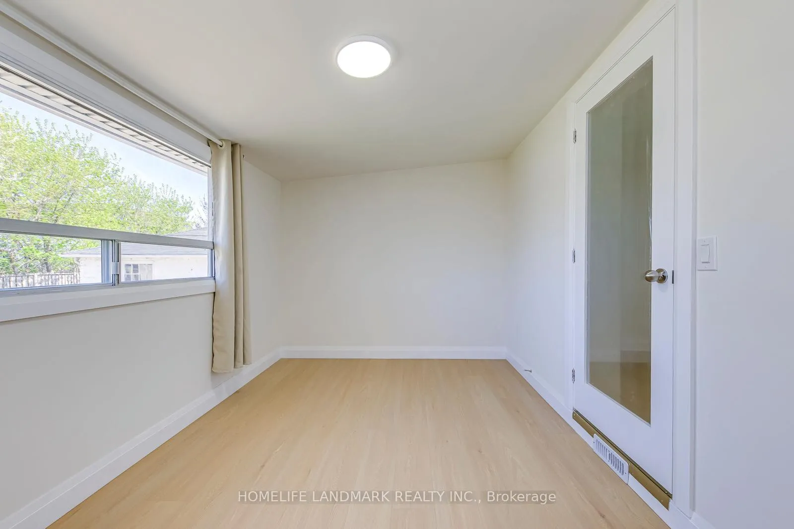 Photo 19 of 451 Sandmere Place, Oakville, West — HOMEH