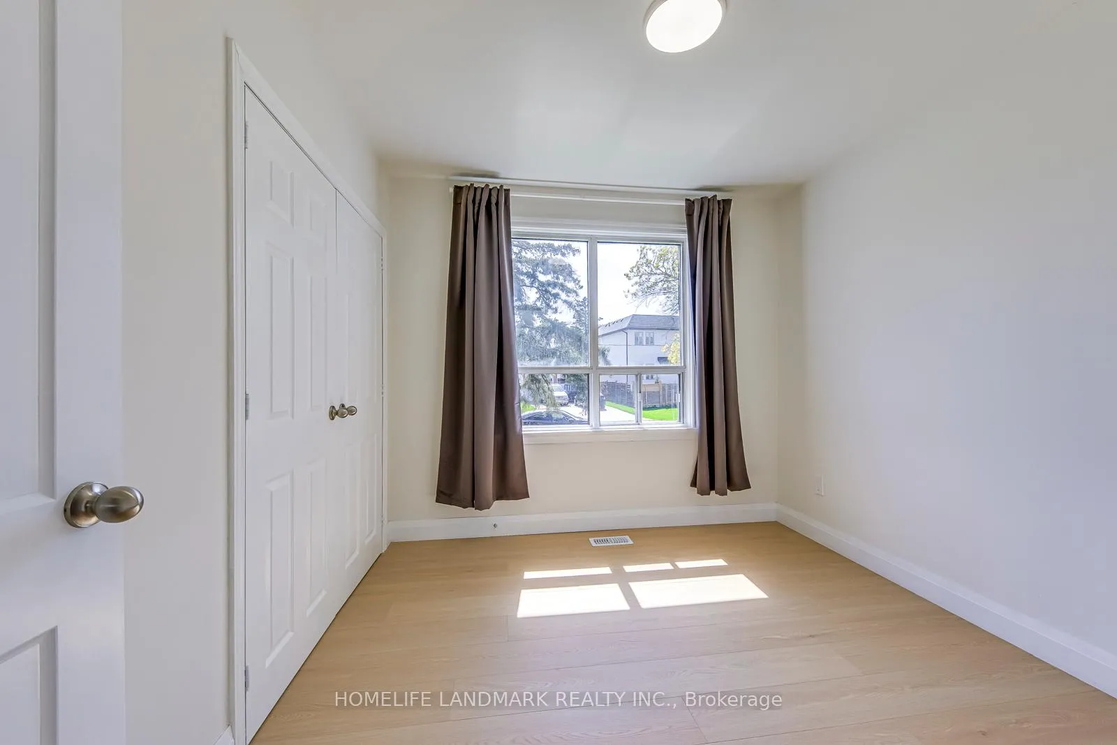 Photo 20 of 451 Sandmere Place, Oakville, West — HOMEH