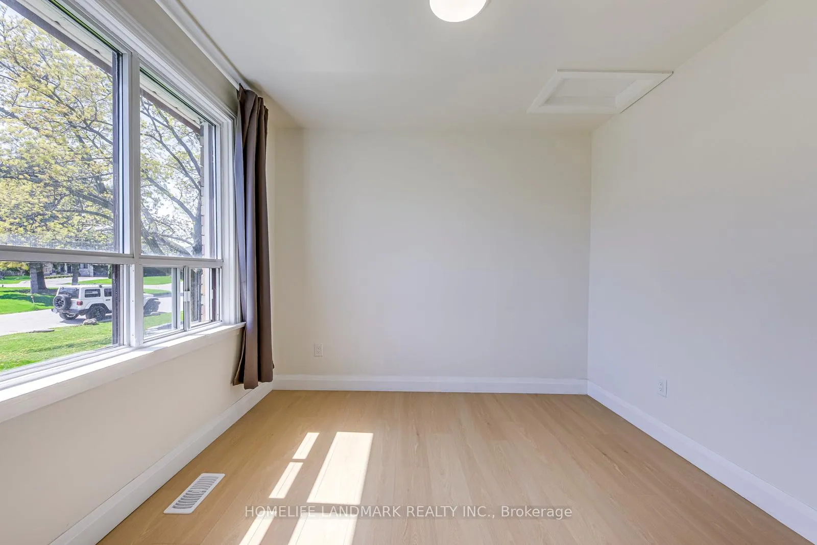Photo 21 of 451 Sandmere Place, Oakville, West — HOMEH