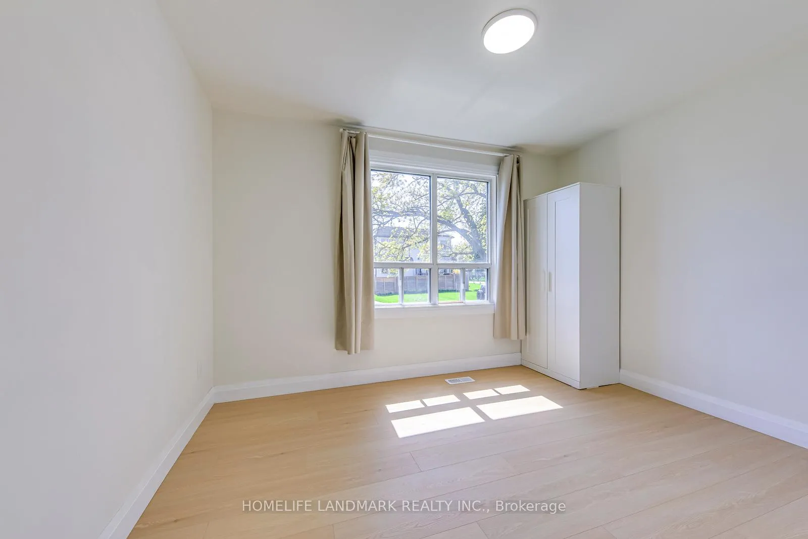 Photo 22 of 451 Sandmere Place, Oakville, West — HOMEH