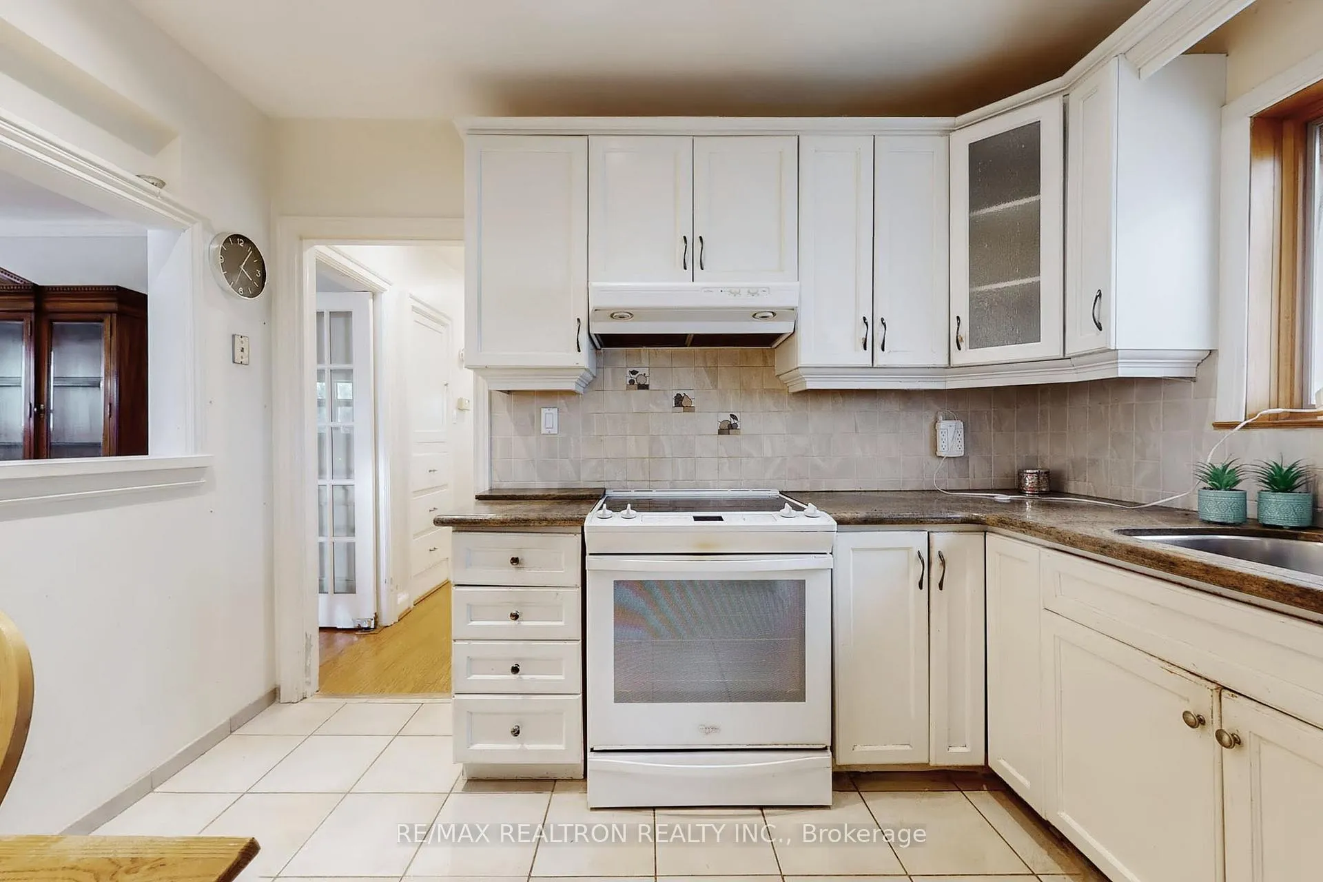 Photo 2 of 36 Claxton Boulevard W, Toronto, Humewood-Cedarvale — HOMEH