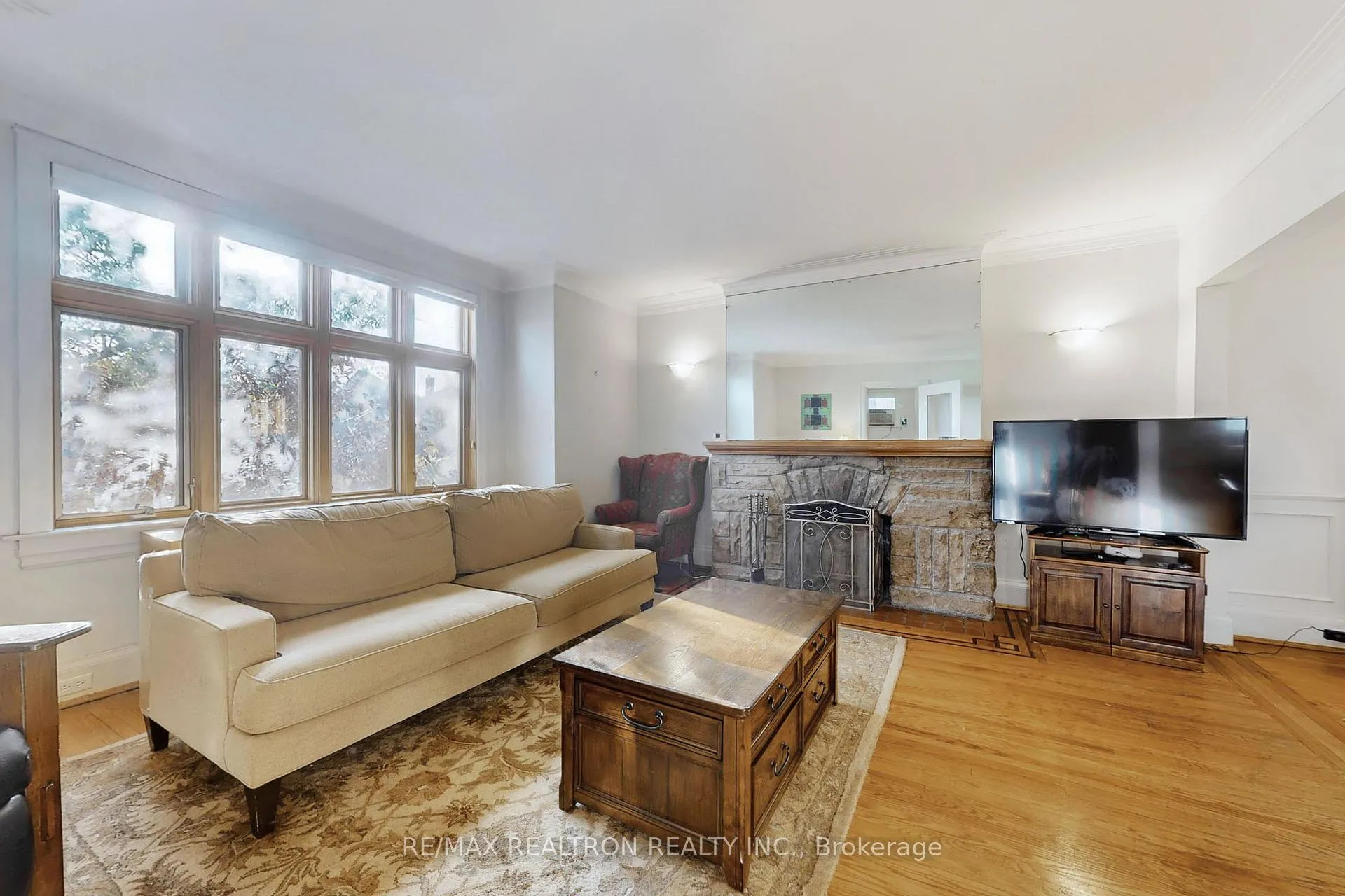 Photo 5 of 36 Claxton Boulevard W, Toronto, Humewood-Cedarvale — HOMEH