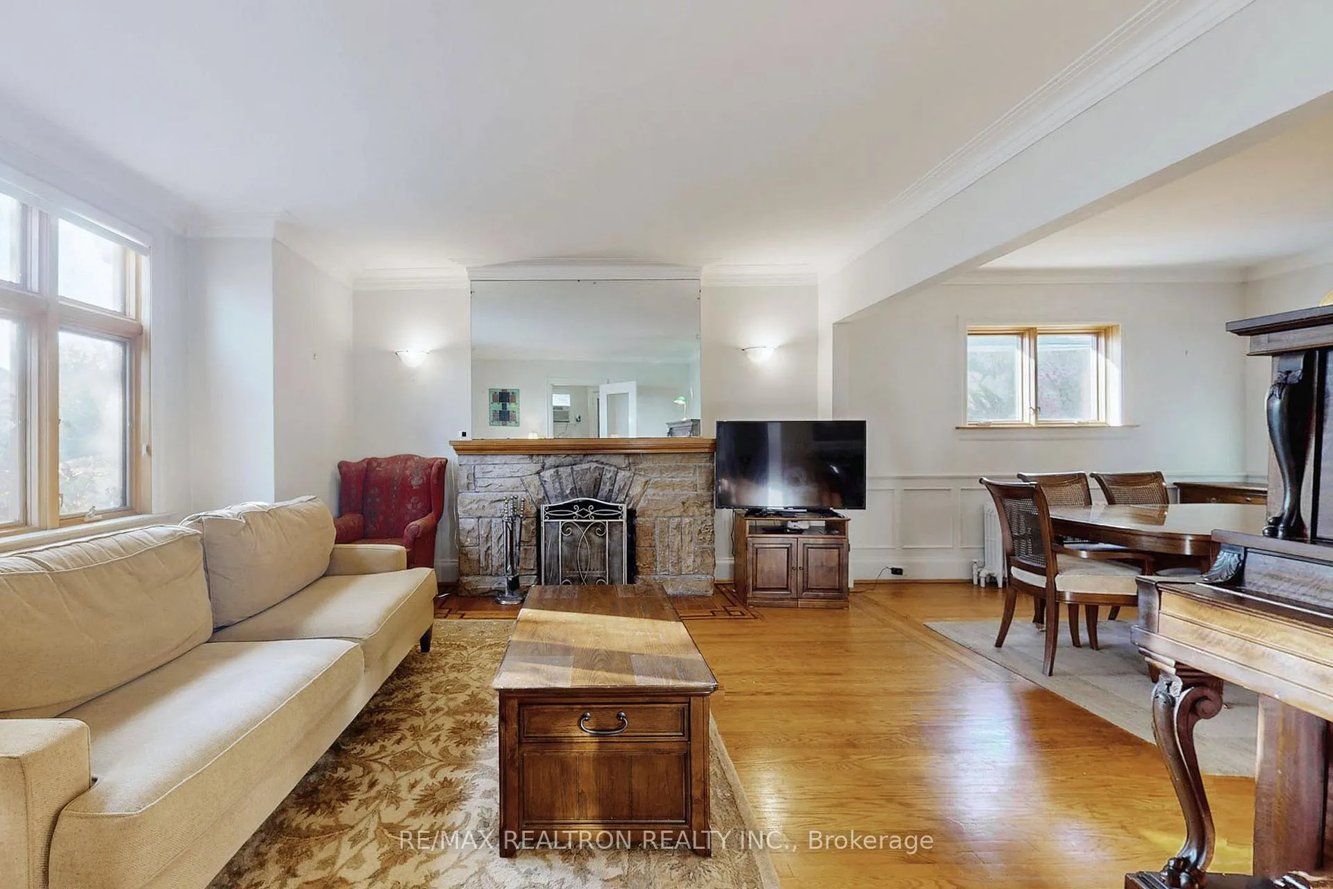 Photo 6 of 36 Claxton Boulevard W, Toronto, Humewood-Cedarvale — HOMEH