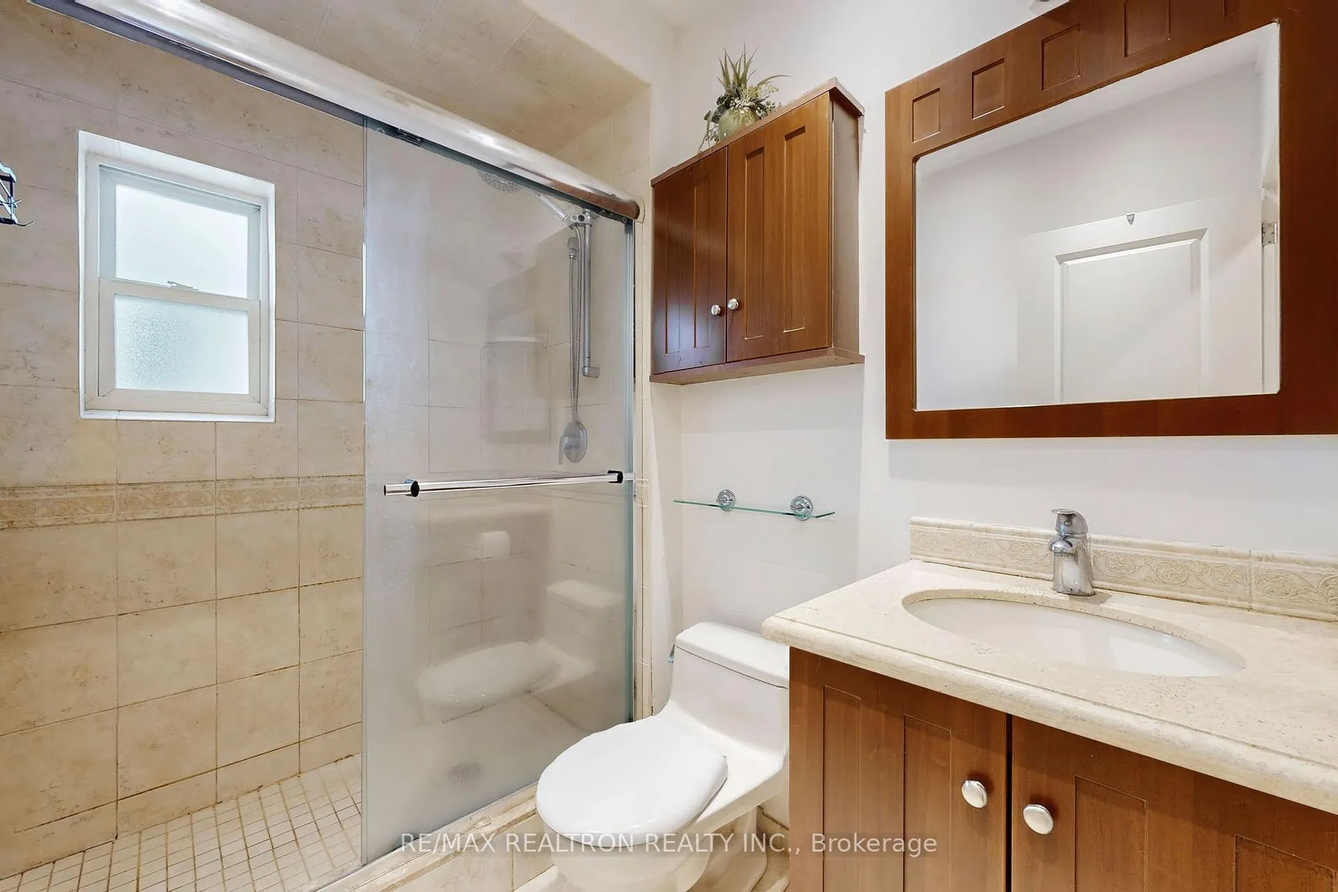 Photo 9 of 36 Claxton Boulevard W, Toronto, Humewood-Cedarvale — HOMEH