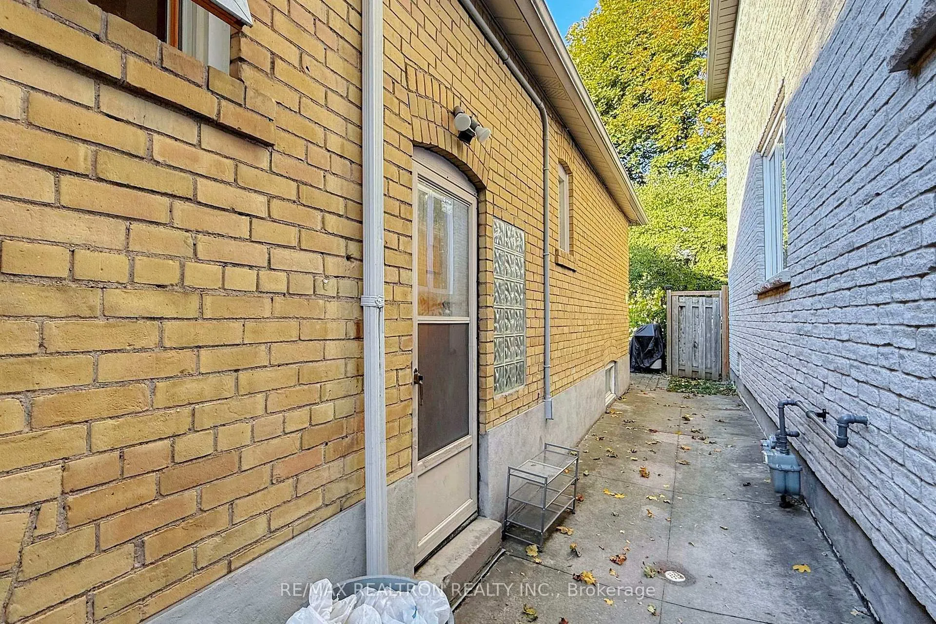 Photo 11 of 36 Claxton Boulevard W, Toronto, Humewood-Cedarvale — HOMEH