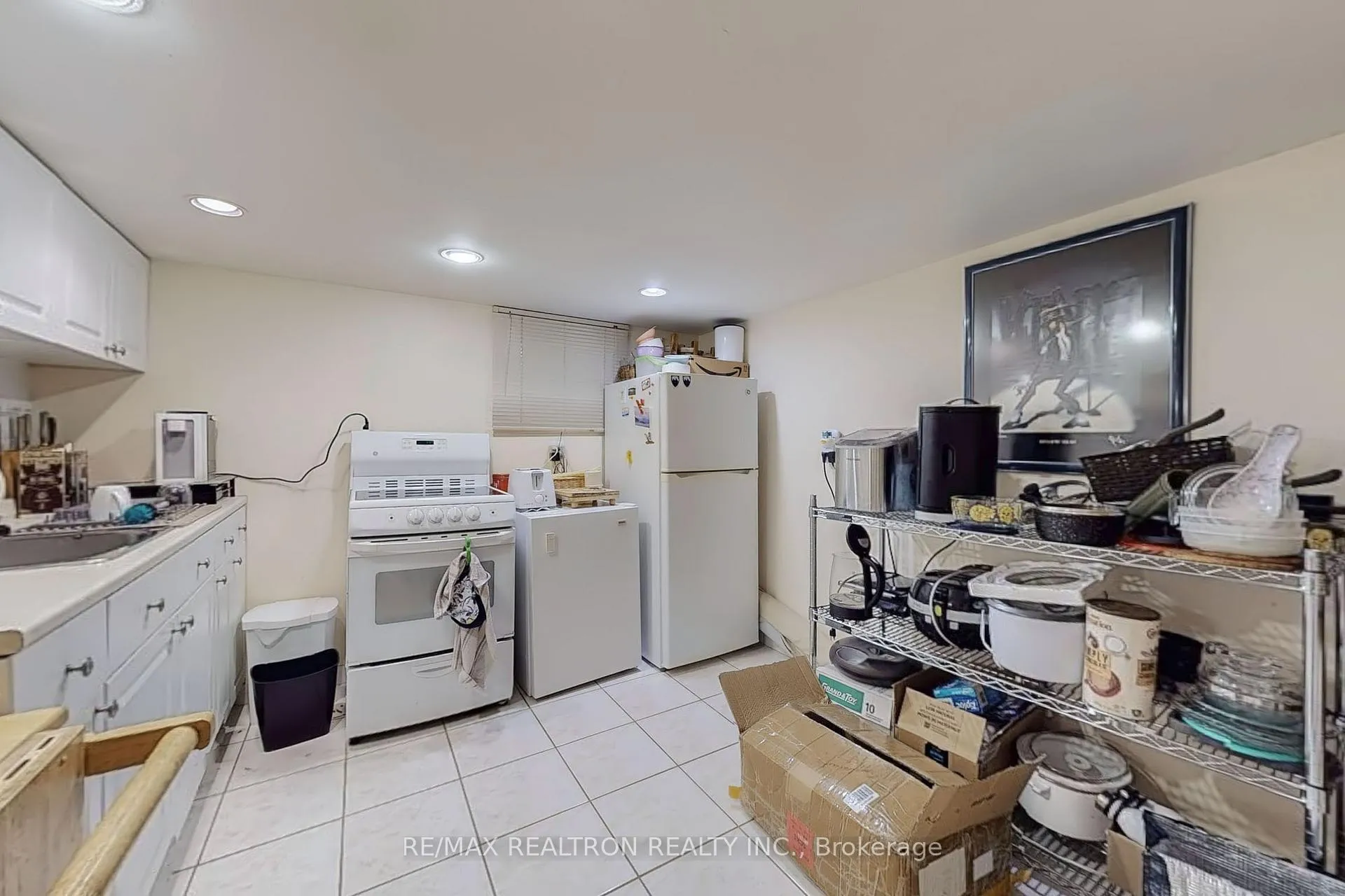 Photo 15 of 36 Claxton Boulevard W, Toronto, Humewood-Cedarvale — HOMEH