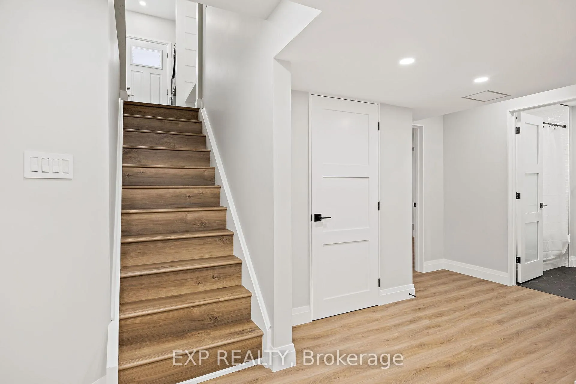 Photo 2 of 19 Master Green Crescent, Brampton, Snelgrove — HOMEH