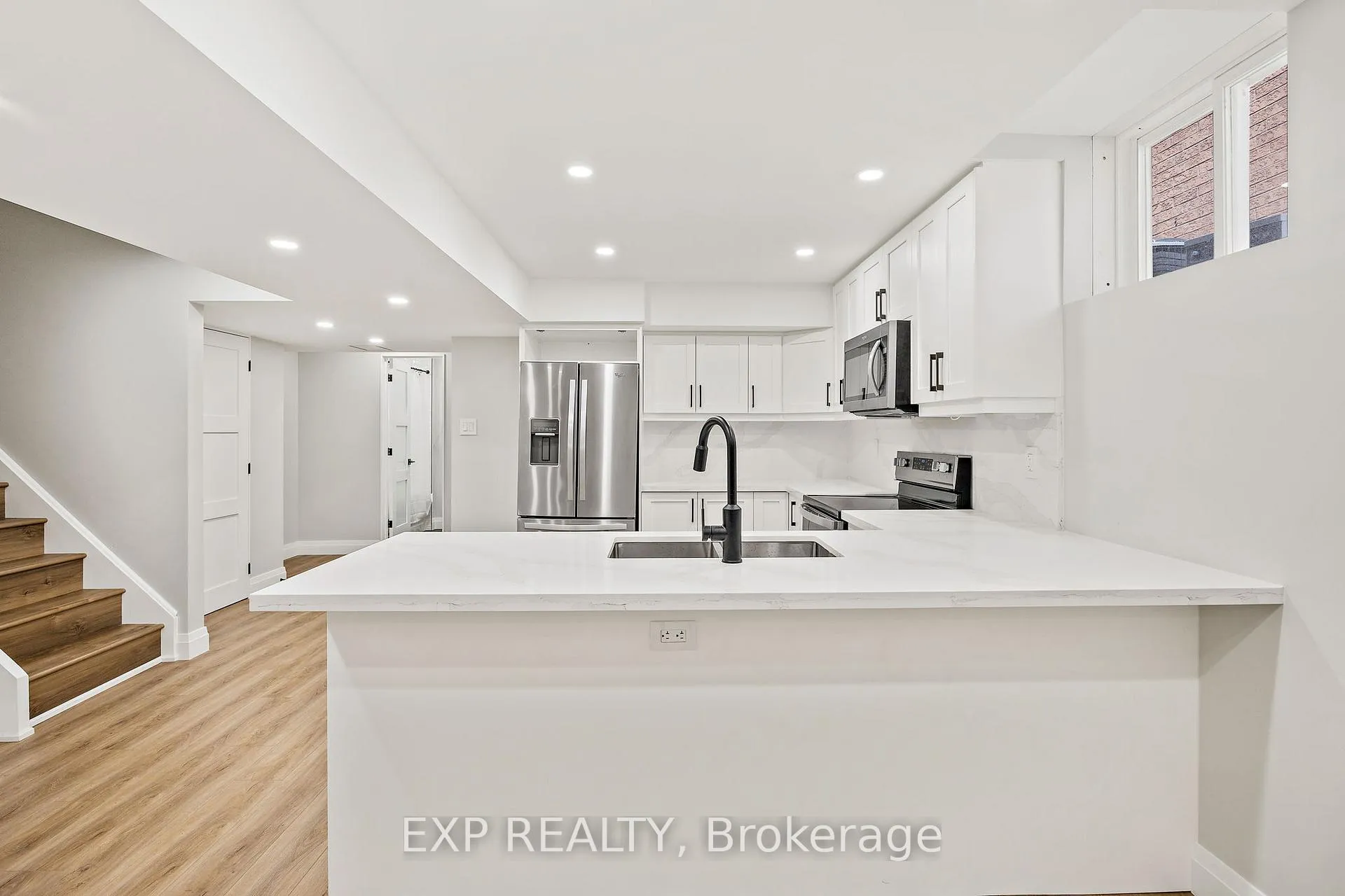 Photo 4 of 19 Master Green Crescent, Brampton, Snelgrove — HOMEH