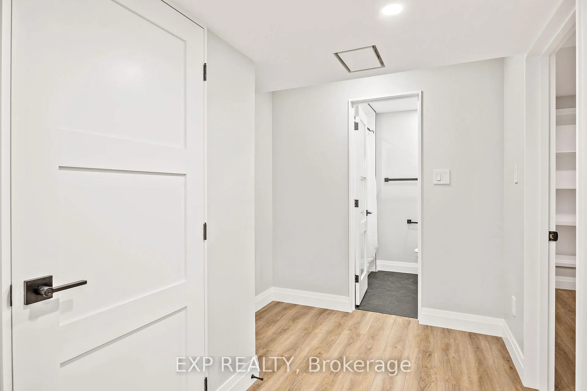 Photo 5 of 19 Master Green Crescent, Brampton, Snelgrove — HOMEH