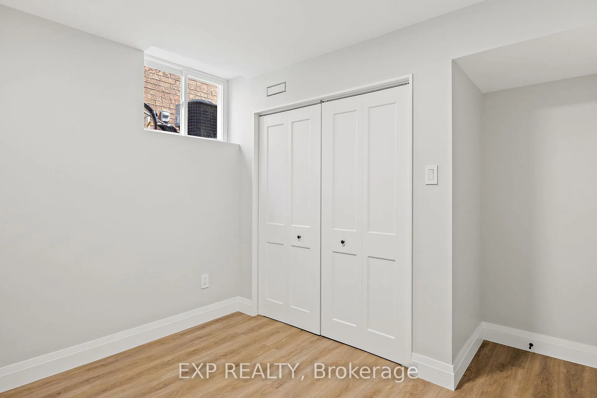 Photo 6 of 19 Master Green Crescent, Brampton, Snelgrove — HOMEH