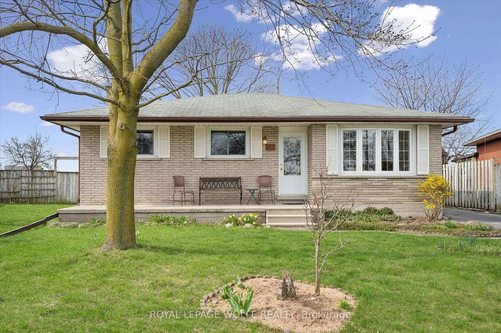Photo 1 of 26 Parkhill Court, Kitchener — HOMEH