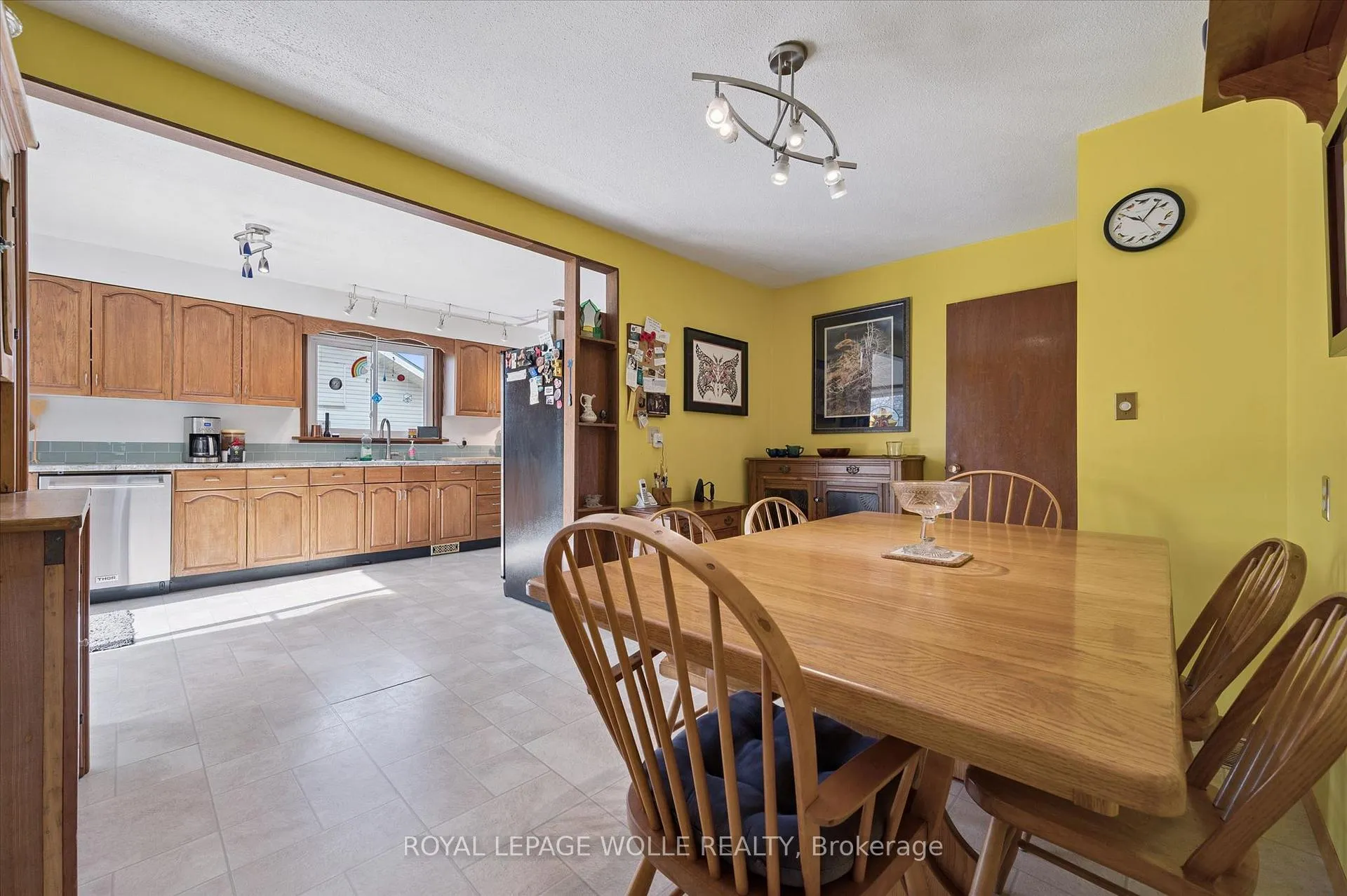 Photo 7 of 26 Parkhill Court, Kitchener — HOMEH