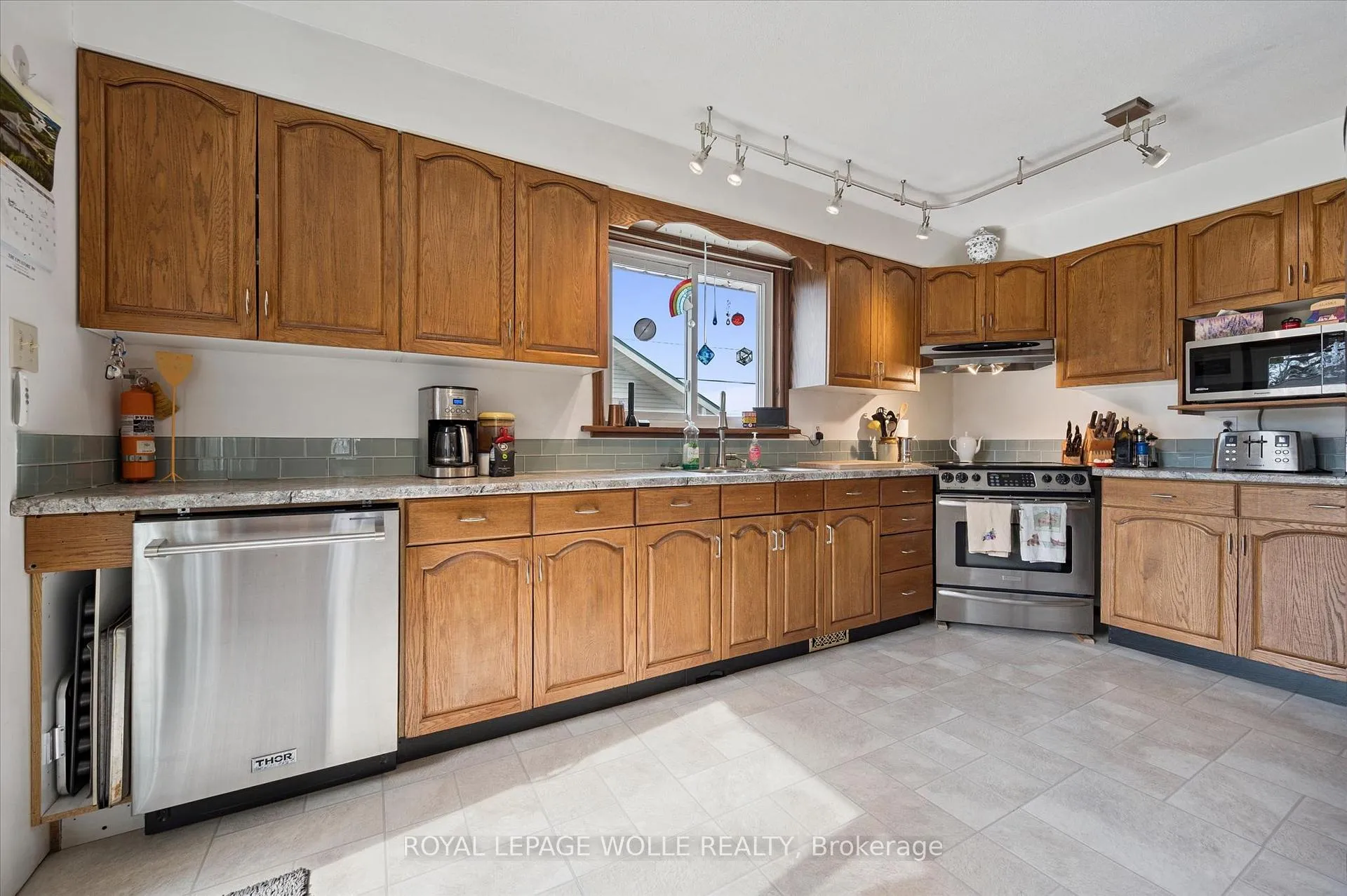 Photo 8 of 26 Parkhill Court, Kitchener — HOMEH