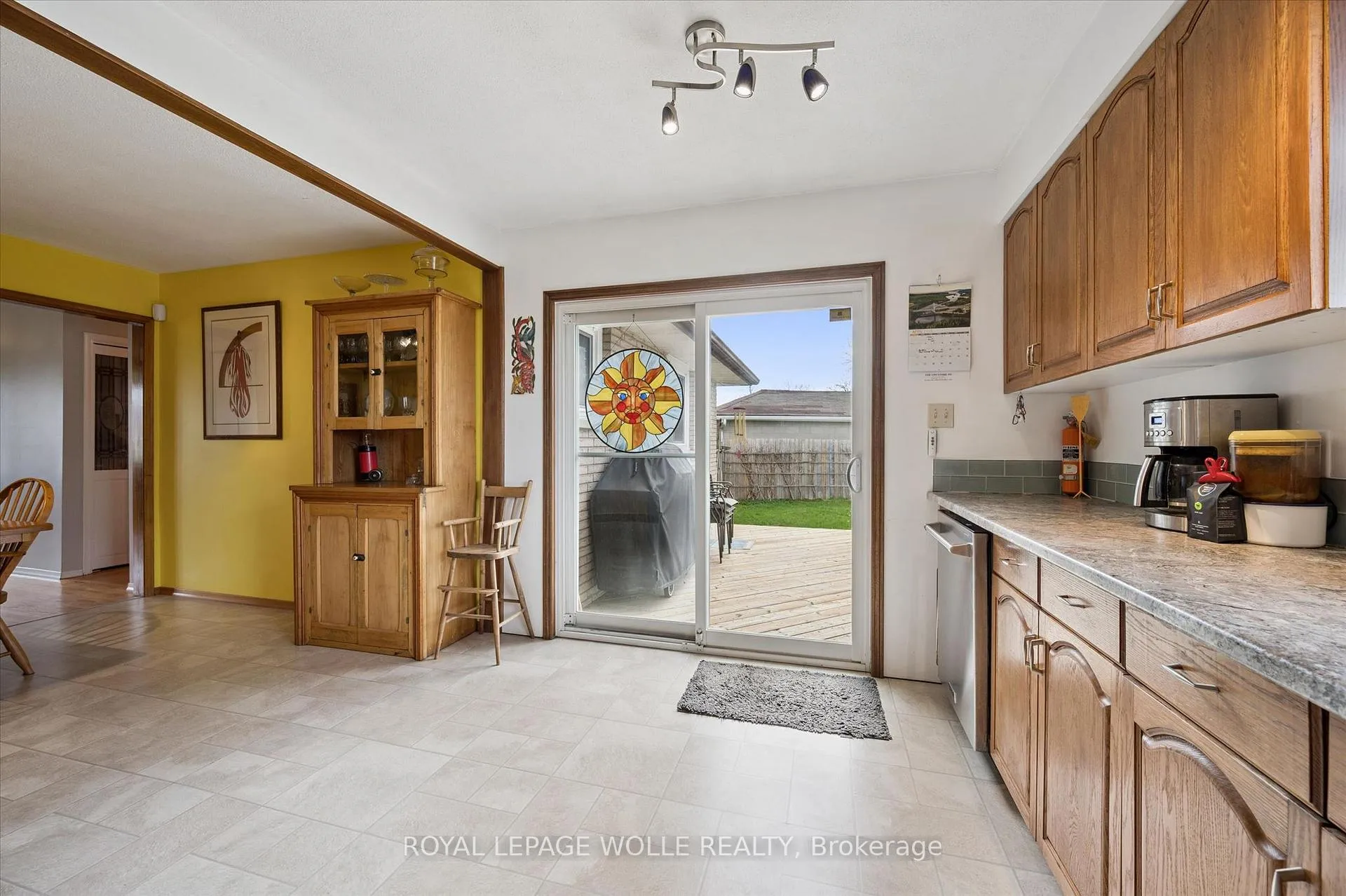 Photo 10 of 26 Parkhill Court, Kitchener — HOMEH