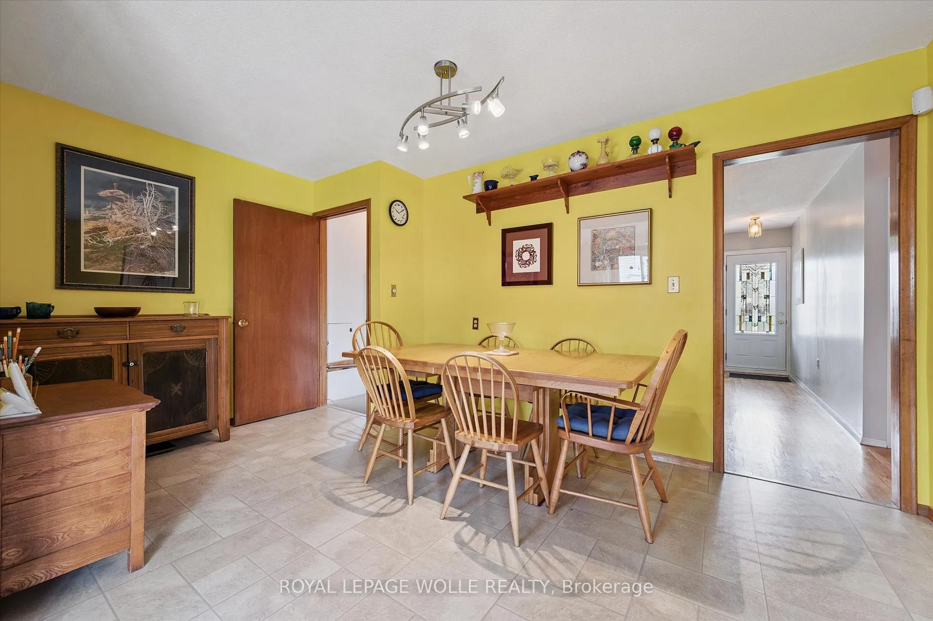 Photo 11 of 26 Parkhill Court, Kitchener — HOMEH