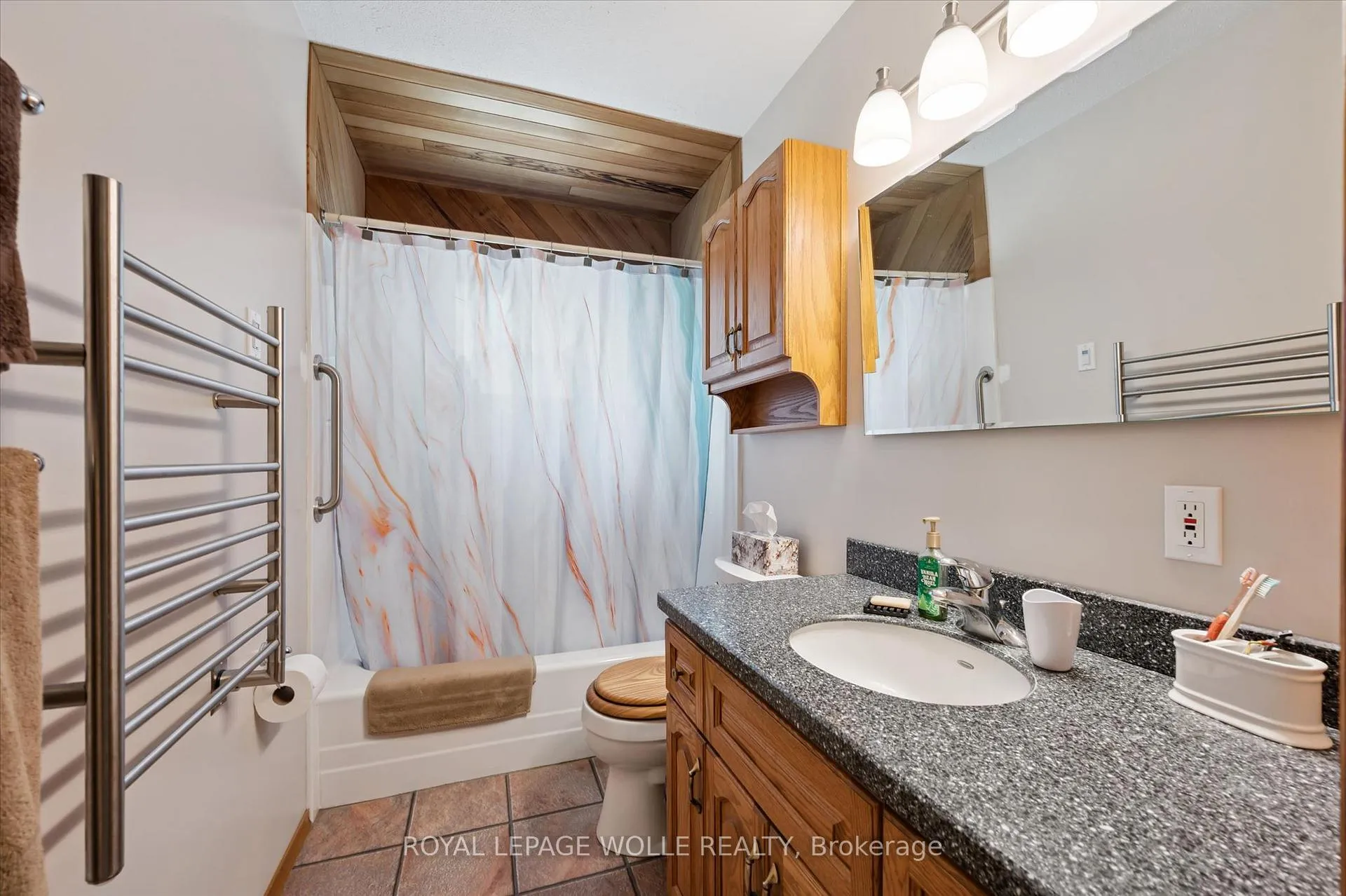Photo 15 of 26 Parkhill Court, Kitchener — HOMEH