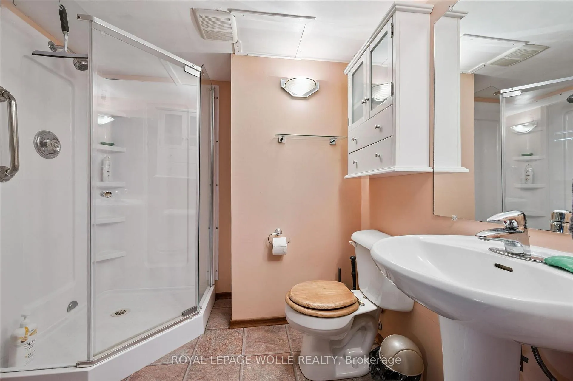 Photo 25 of 26 Parkhill Court, Kitchener — HOMEH