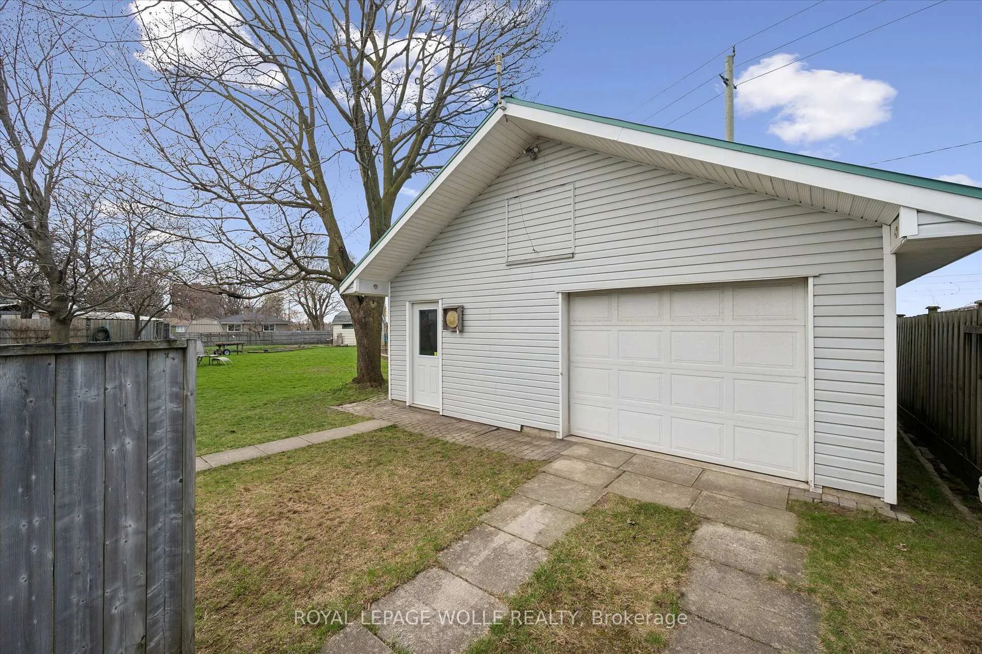 Photo 33 of 26 Parkhill Court, Kitchener — HOMEH