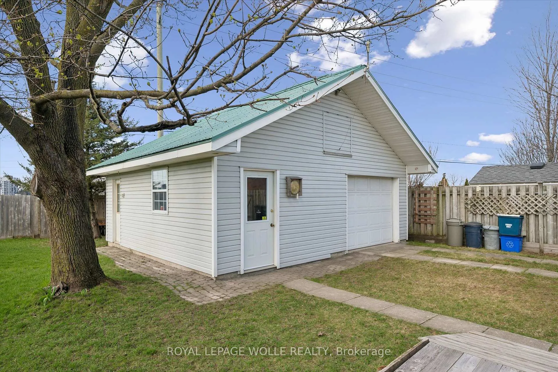 Photo 38 of 26 Parkhill Court, Kitchener — HOMEH
