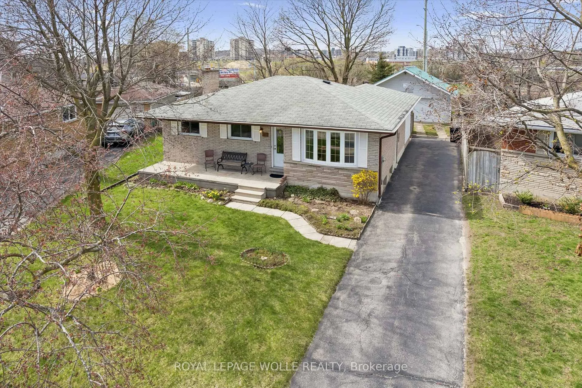 Photo 40 of 26 Parkhill Court, Kitchener — HOMEH