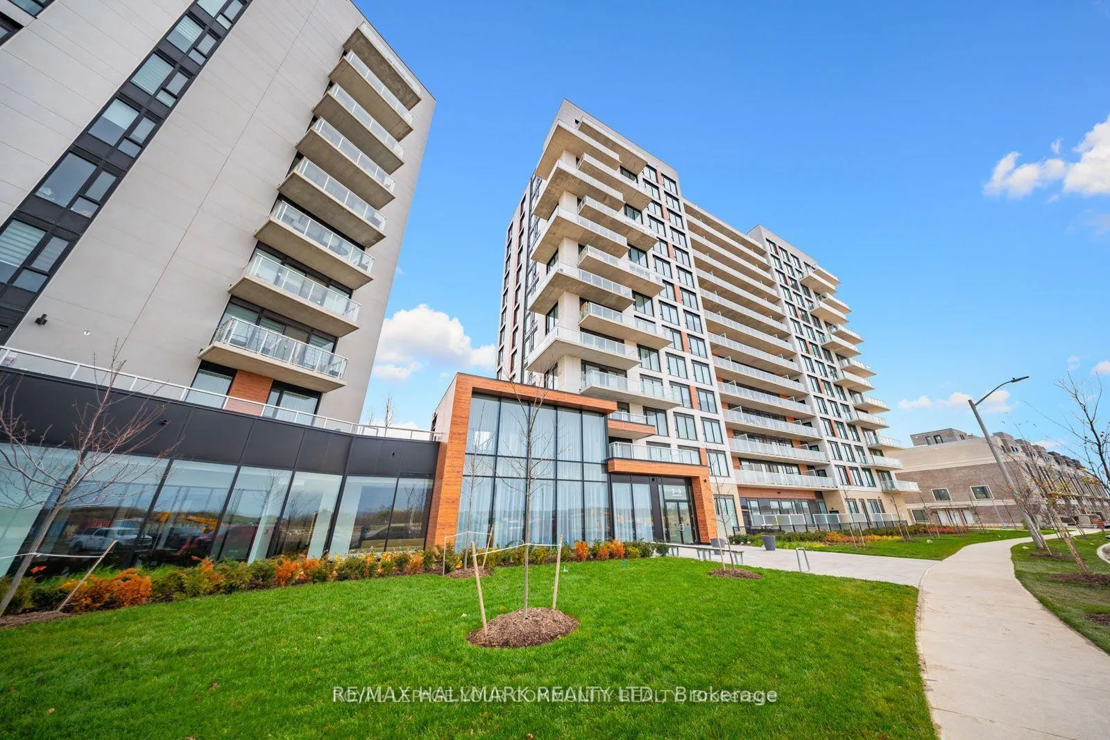 Photo 2 of Unit 707, 6 David Eyer Road, Richmond Hill, Rural Richmond Hill — HOMEH