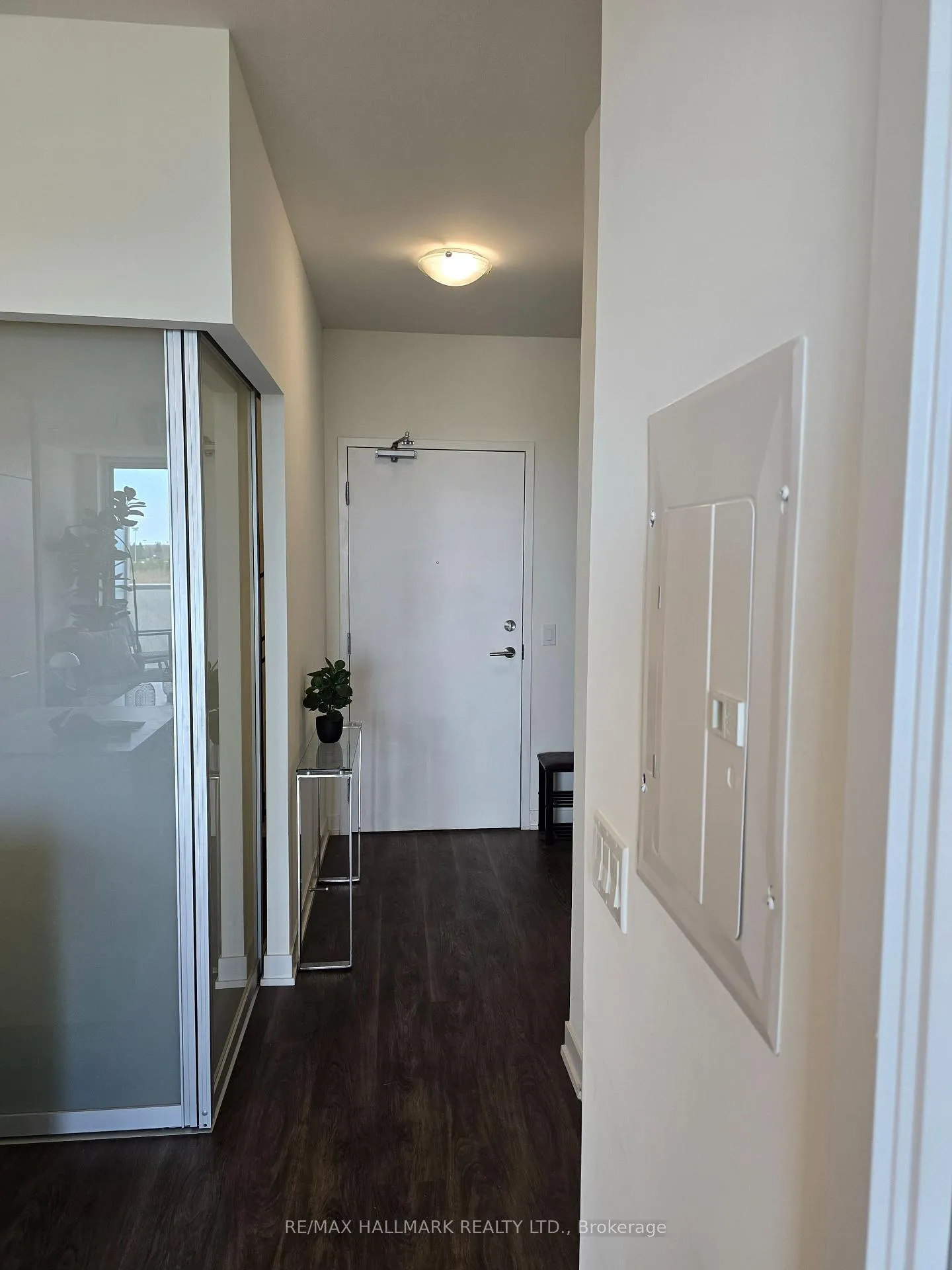Photo 3 of Unit 707, 6 David Eyer Road, Richmond Hill, Rural Richmond Hill — HOMEH