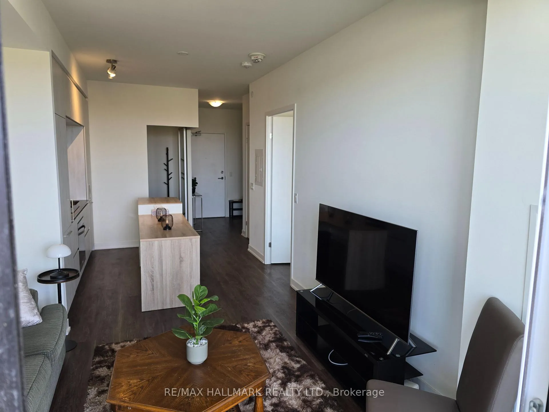 Photo 6 of Unit 707, 6 David Eyer Road, Richmond Hill, Rural Richmond Hill — HOMEH